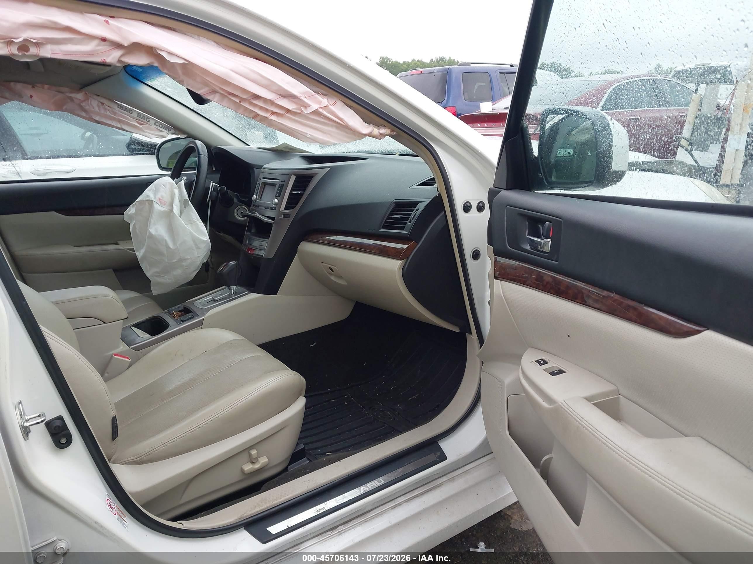 2013 Subaru Legacy 2.5i Limited White vin: 4S3BMCJ65D3038085