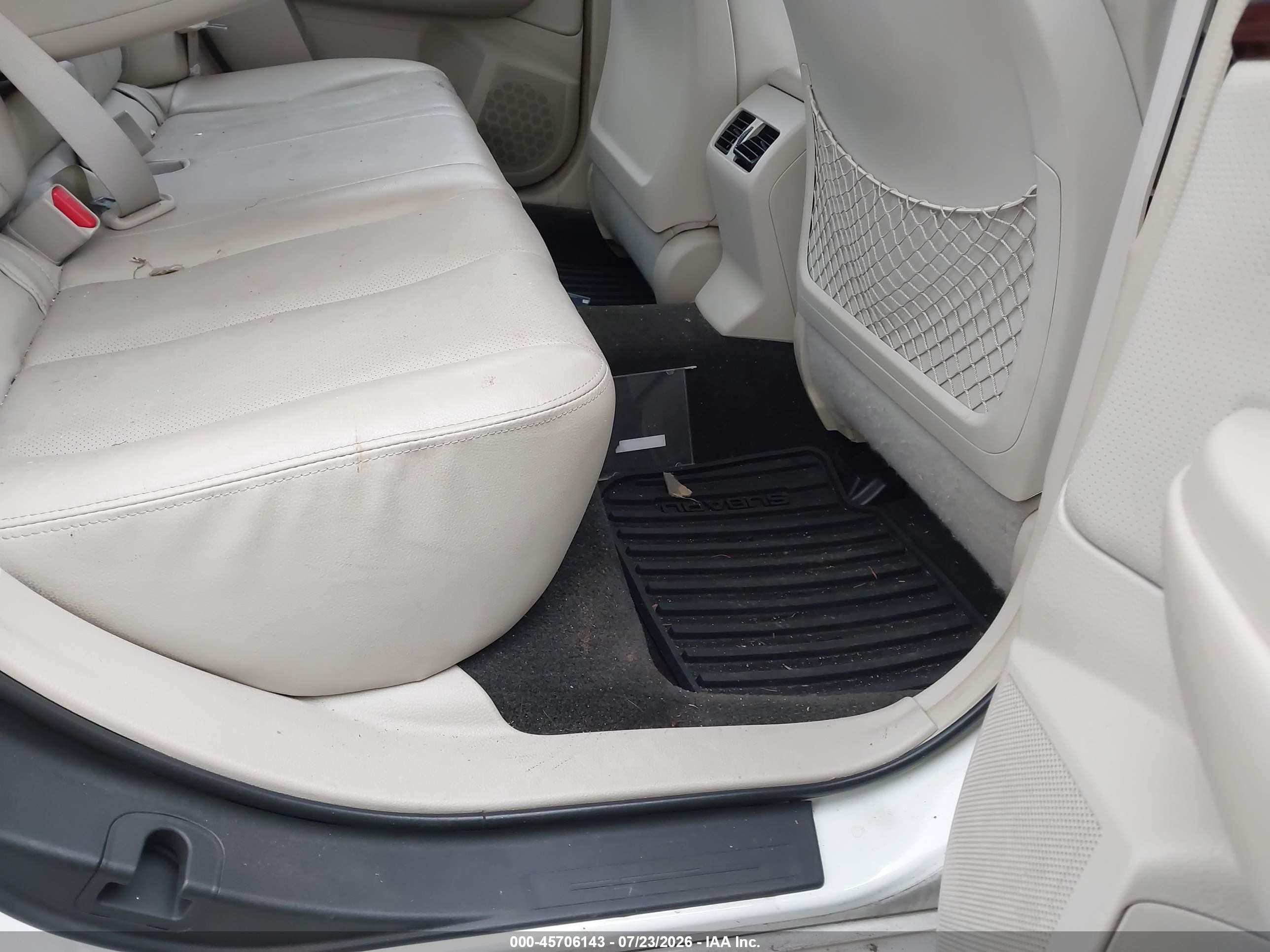 2013 Subaru Legacy 2.5i Limited White vin: 4S3BMCJ65D3038085