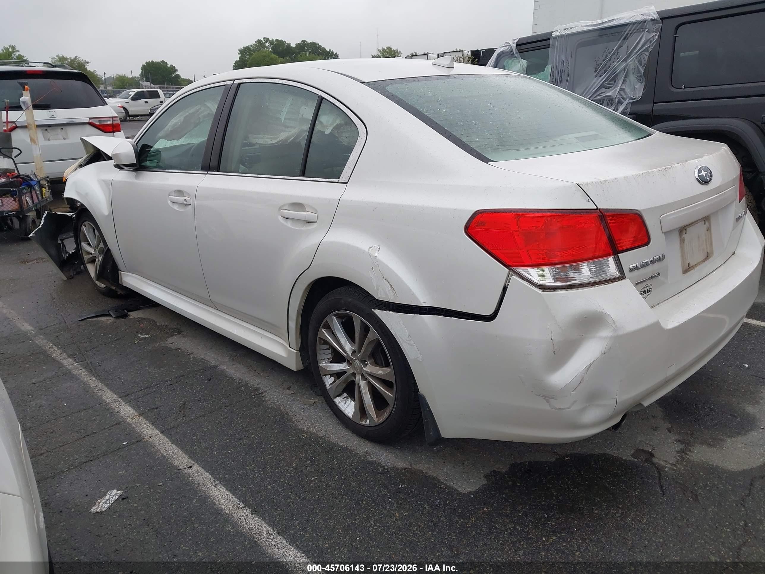 2013 Subaru Legacy 2.5i Limited White vin: 4S3BMCJ65D3038085