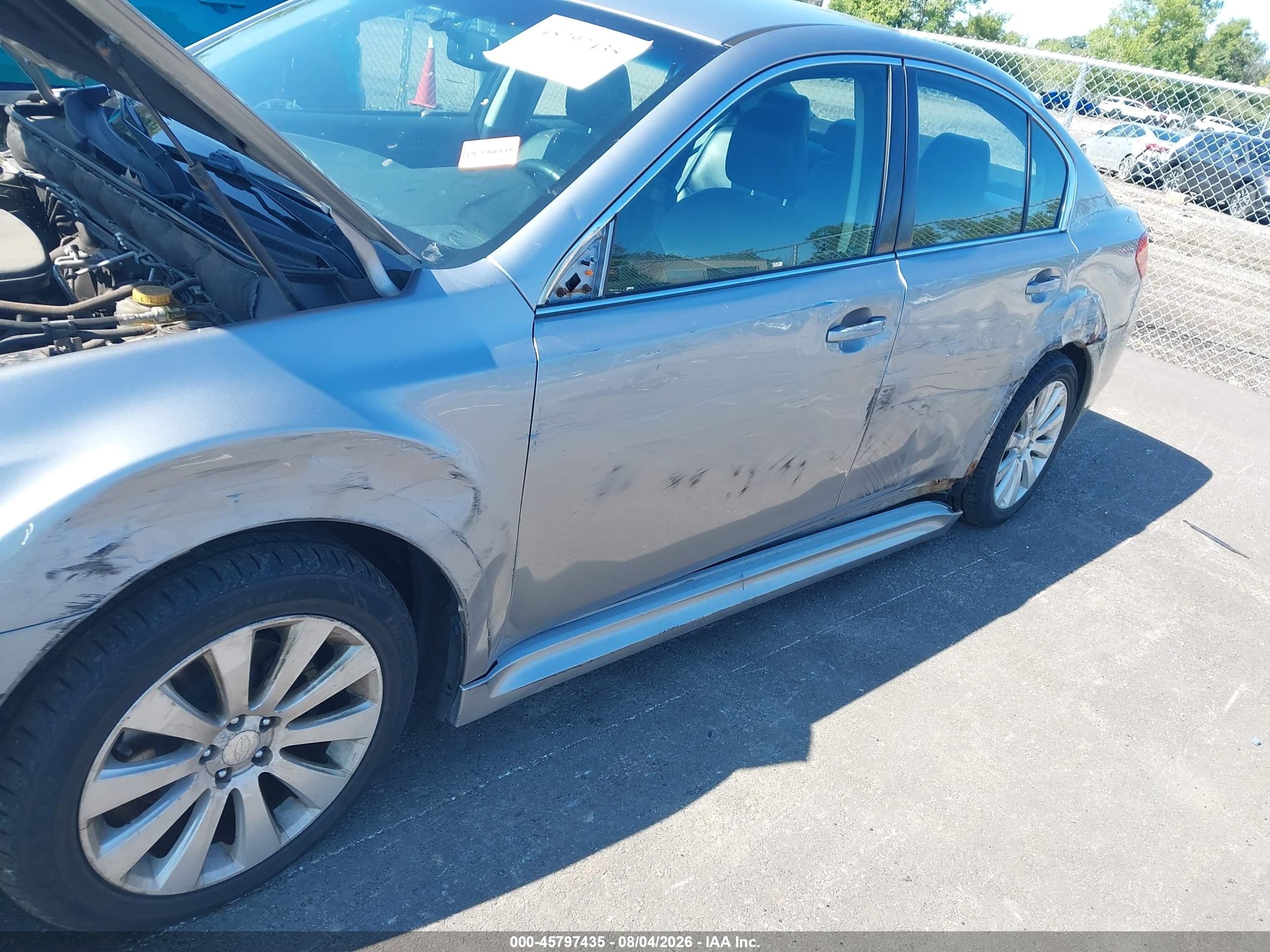 2011 Subaru Legacy 2.5i Limited Silver vin: 4S3BMCJ69B3246001