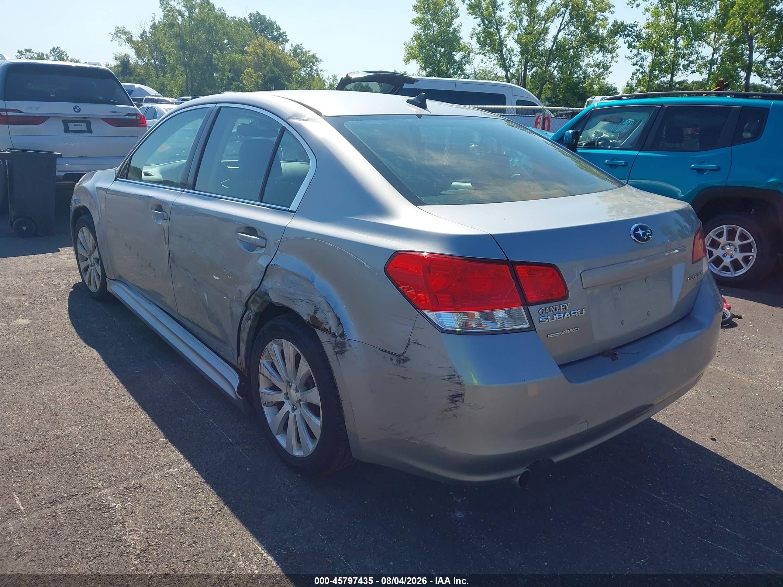 2011 Subaru Legacy 2.5i Limited Silver vin: 4S3BMCJ69B3246001