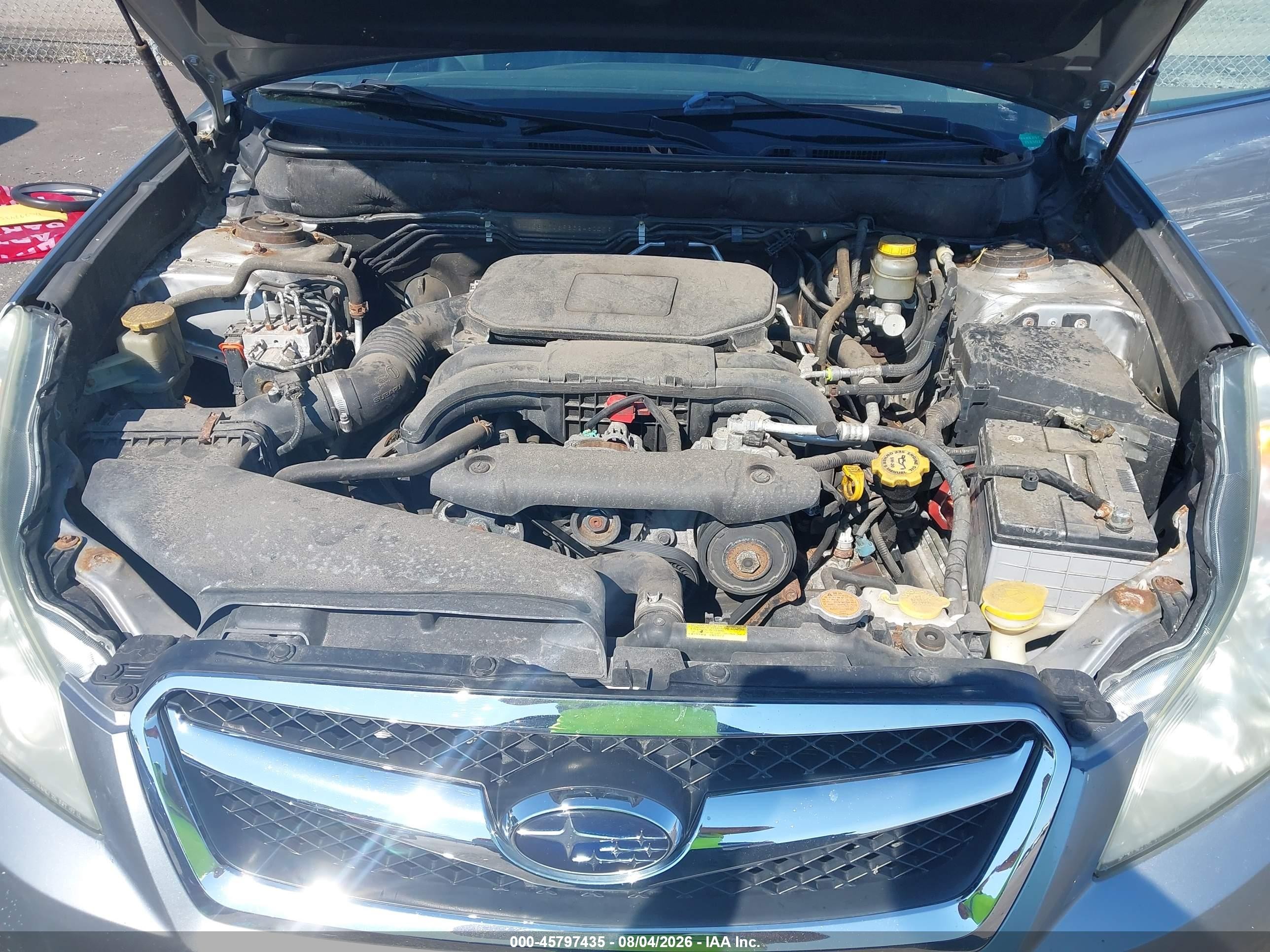 2011 Subaru Legacy 2.5i Limited Silver vin: 4S3BMCJ69B3246001
