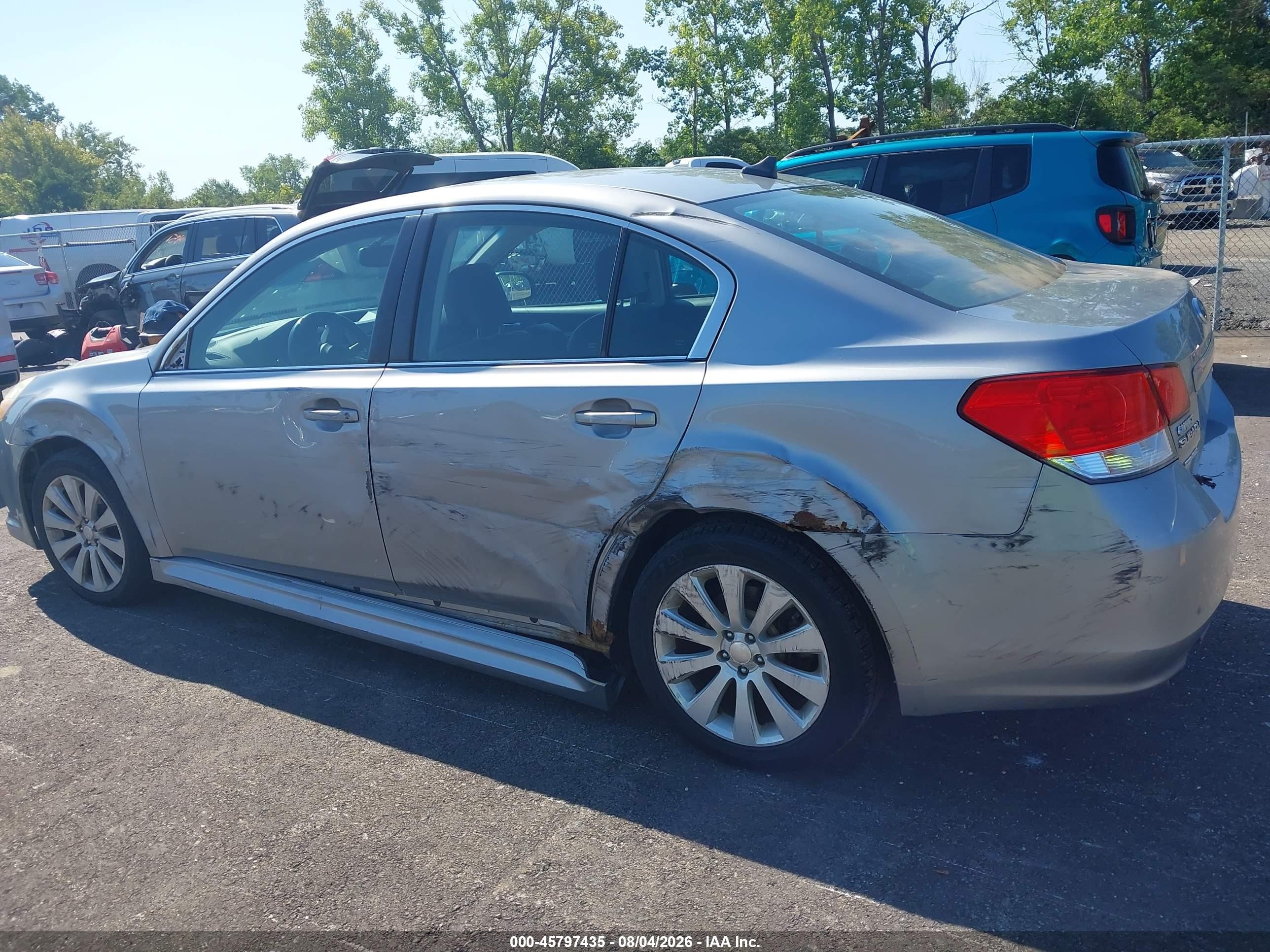 2011 Subaru Legacy 2.5i Limited Silver vin: 4S3BMCJ69B3246001