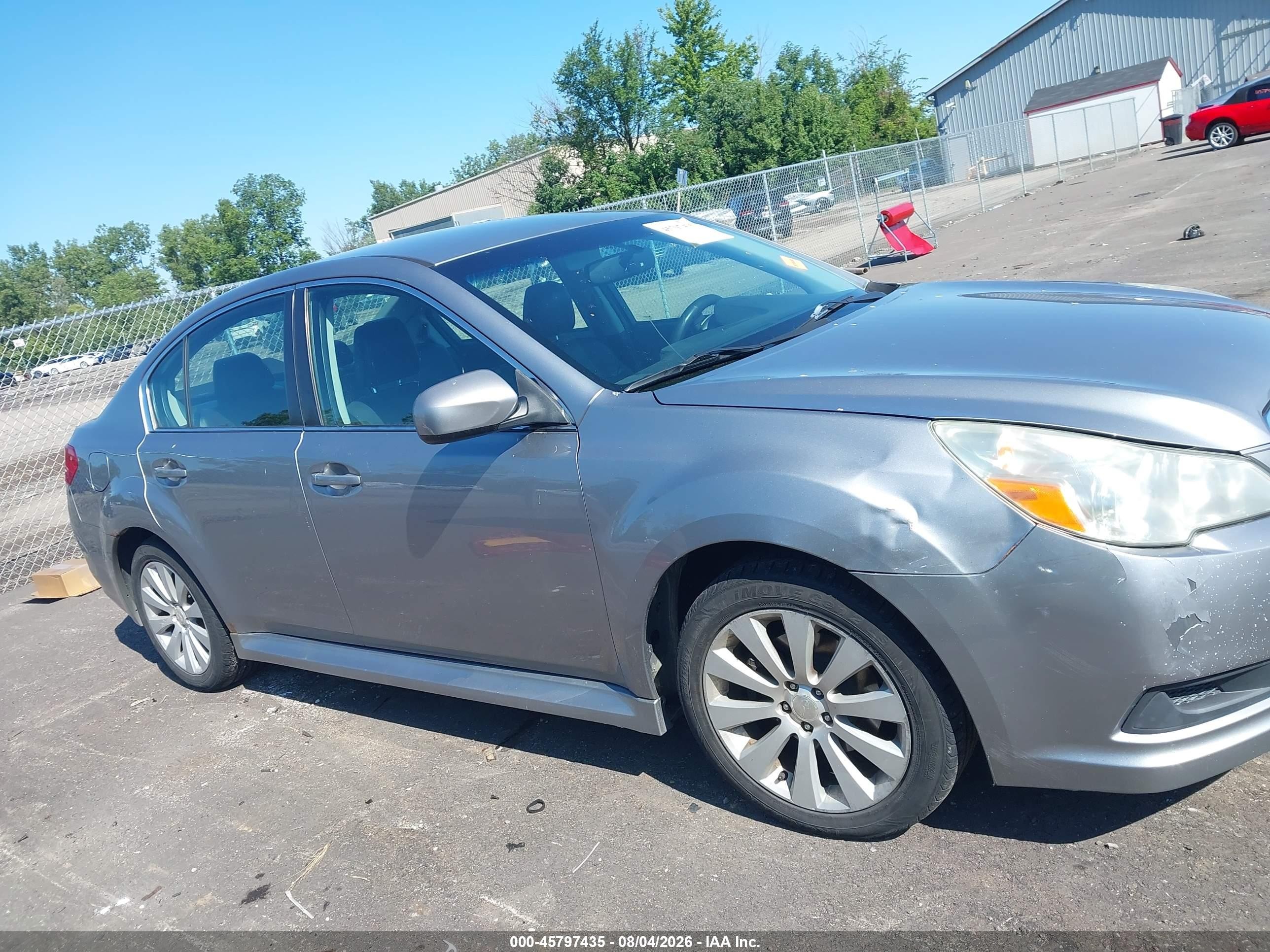 2011 Subaru Legacy 2.5i Limited Silver vin: 4S3BMCJ69B3246001