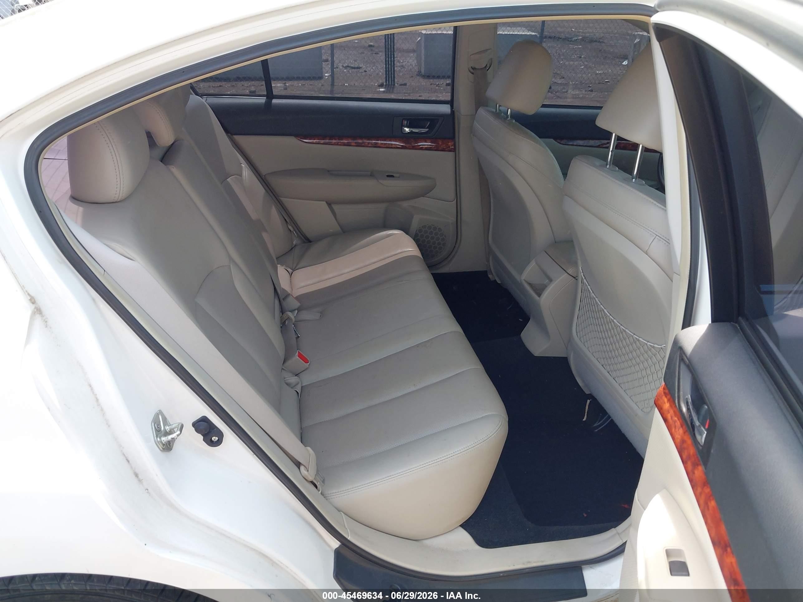 2011 Subaru Legacy 2.5i Limited White vin: 4S3BMCK68B3236848