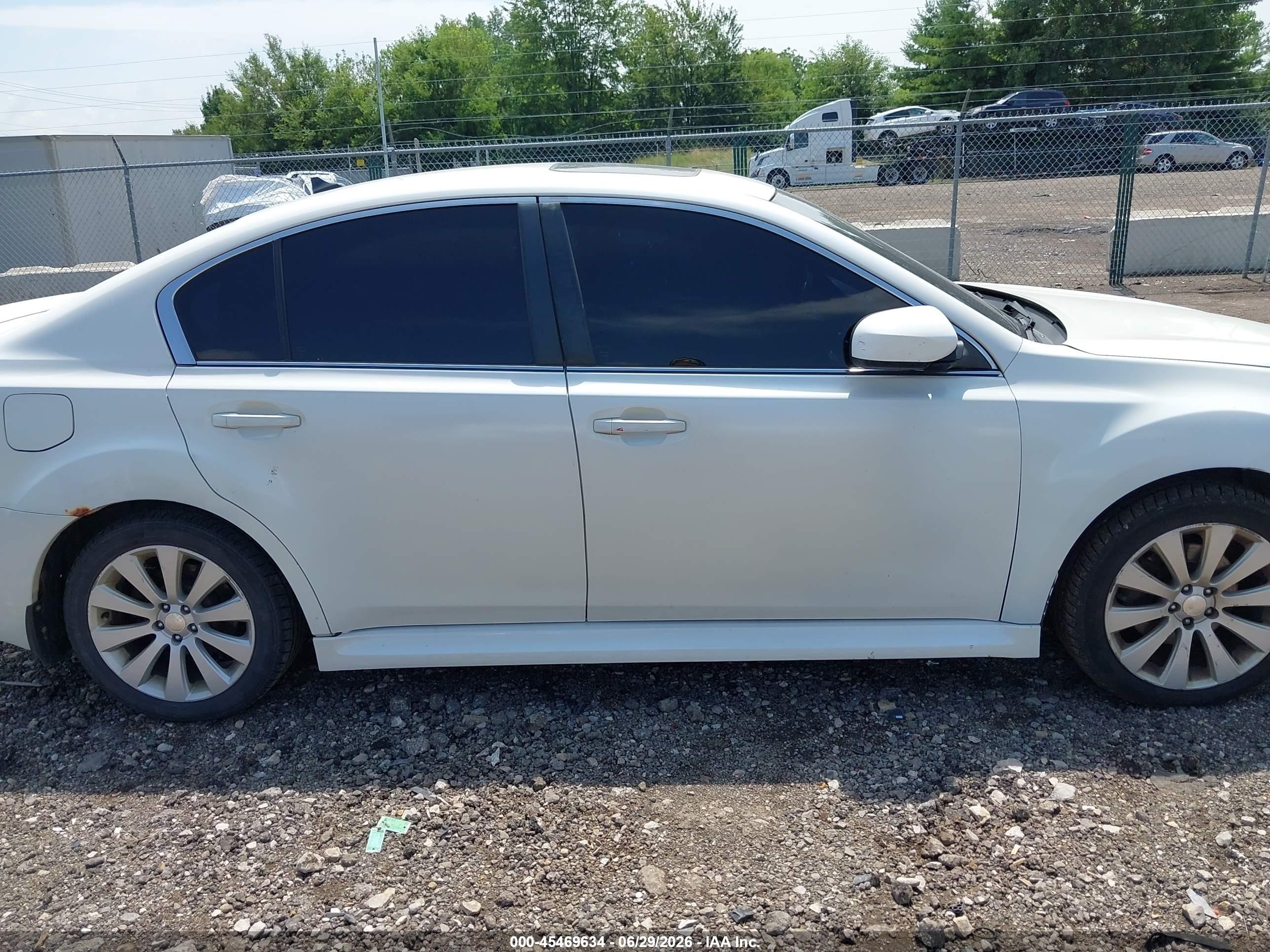 2011 Subaru Legacy 2.5i Limited White vin: 4S3BMCK68B3236848
