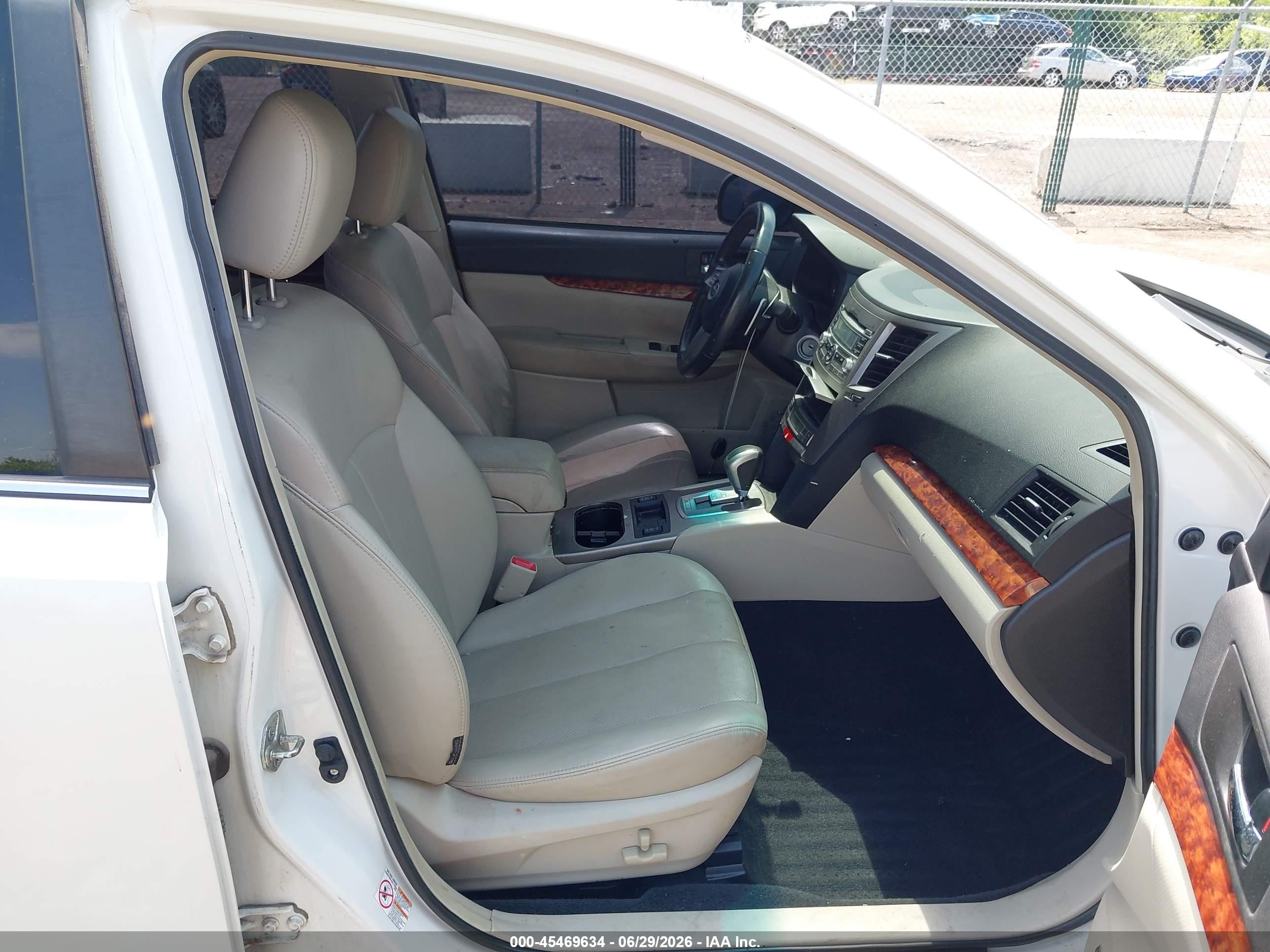 2011 Subaru Legacy 2.5i Limited White vin: 4S3BMCK68B3236848