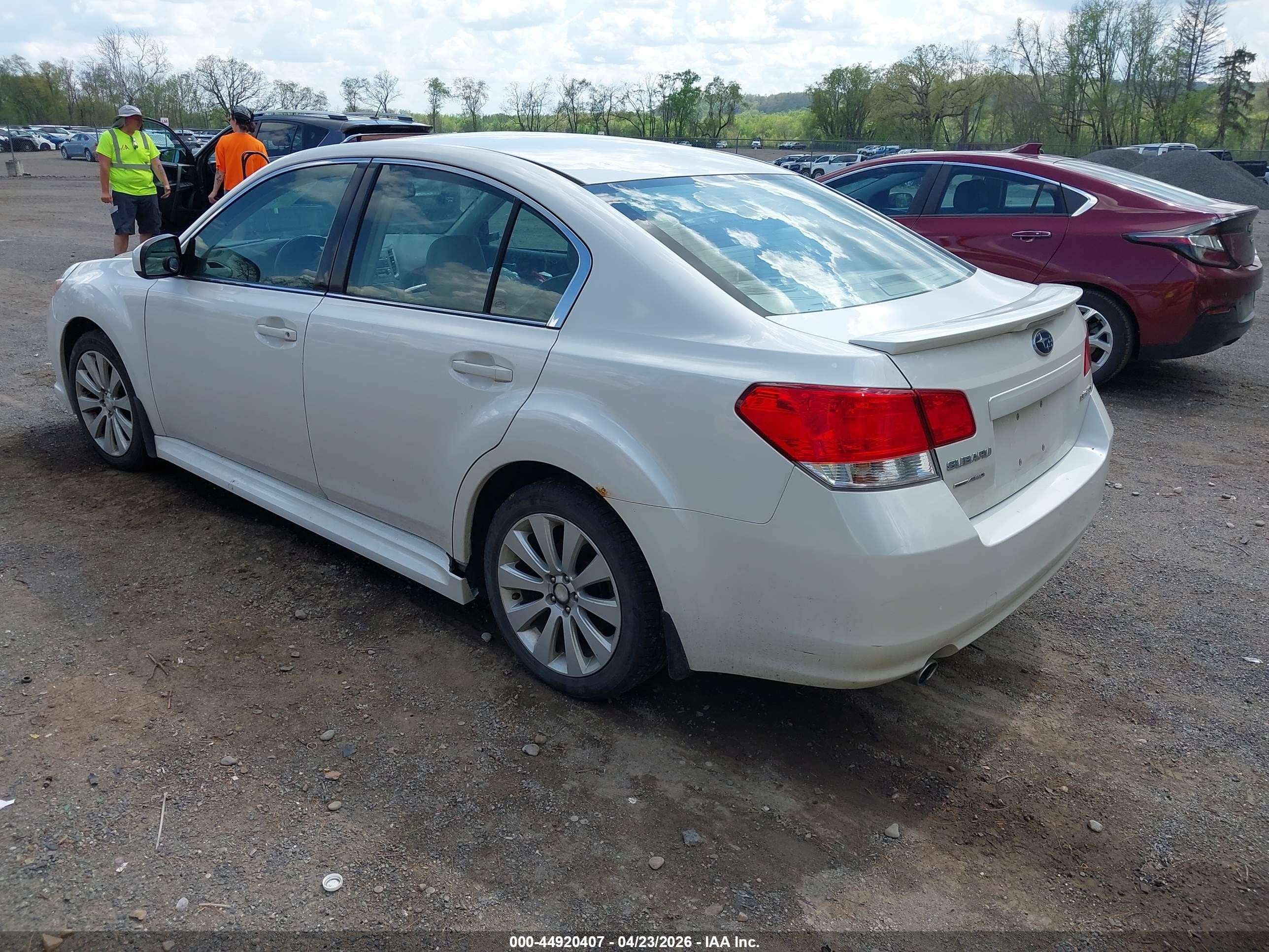 2010 Subaru Legacy 2.5i Limited Белый vin: 4S3BMCK69A3214095