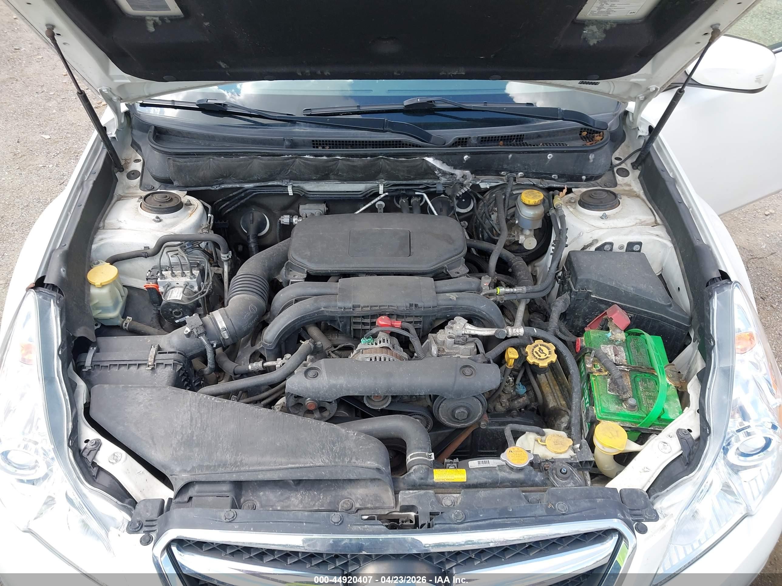 2010 Subaru Legacy 2.5i Limited Белый vin: 4S3BMCK69A3214095
