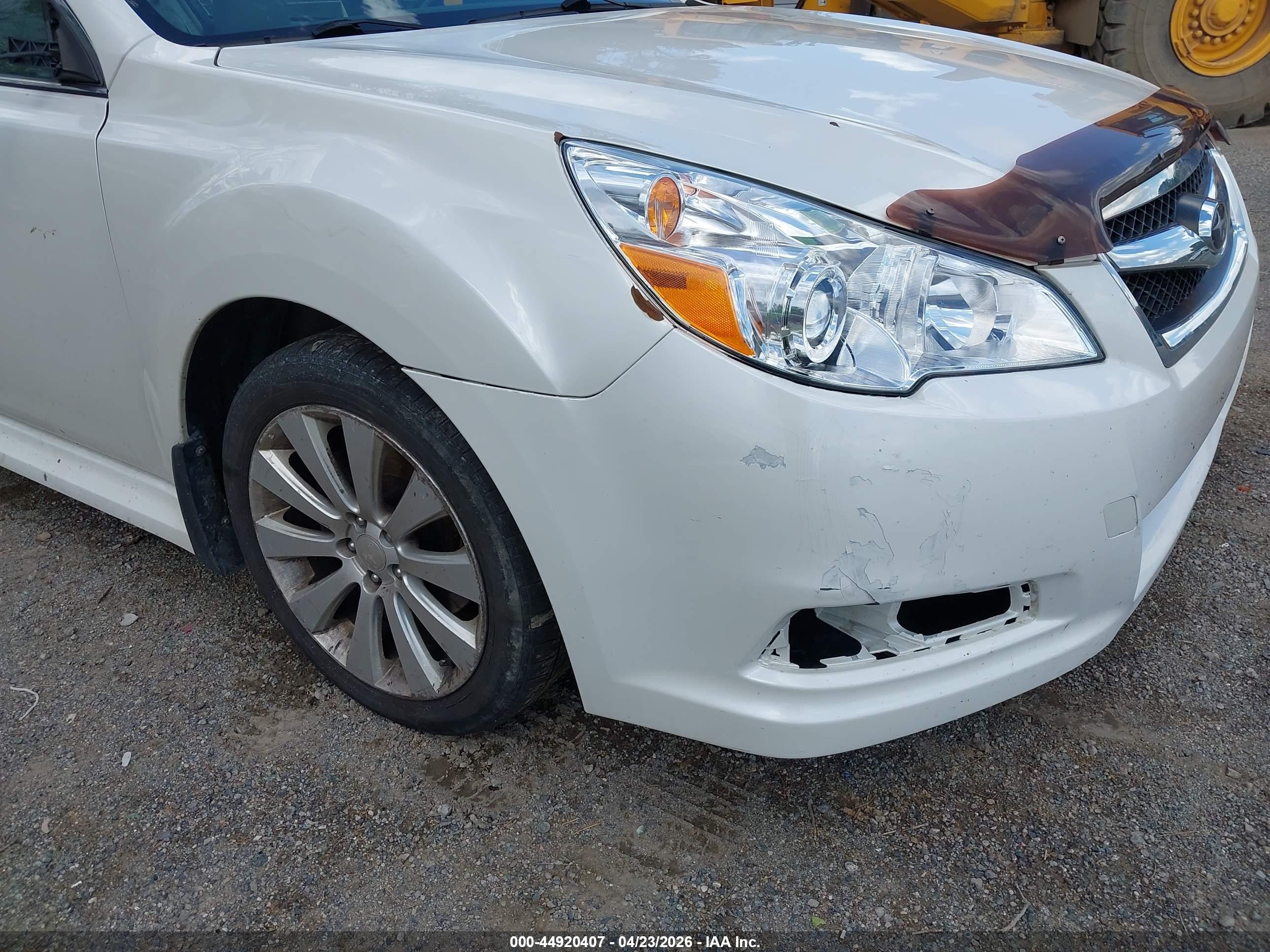 2010 Subaru Legacy 2.5i Limited Белый vin: 4S3BMCK69A3214095
