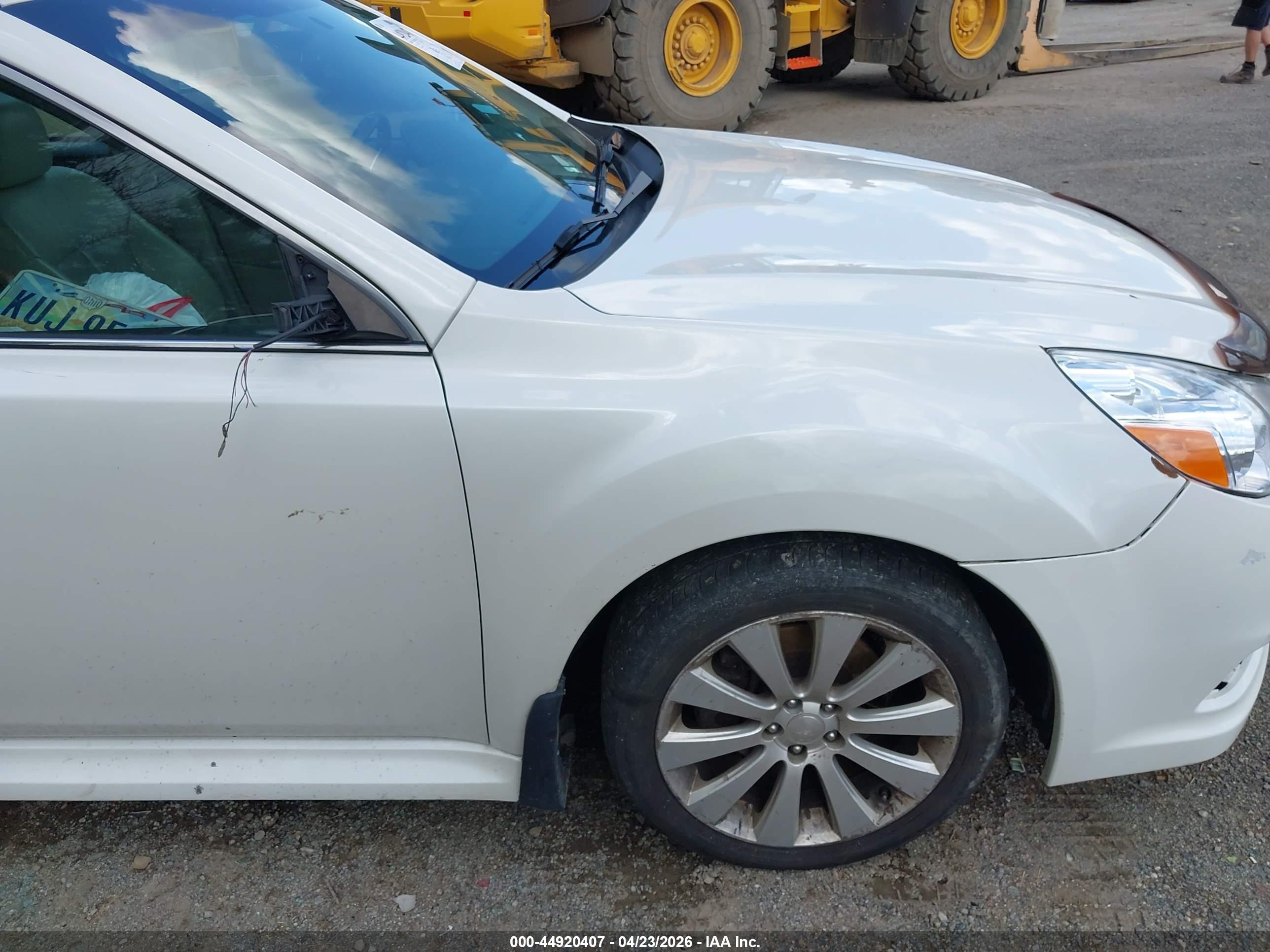 2010 Subaru Legacy 2.5i Limited Белый vin: 4S3BMCK69A3214095