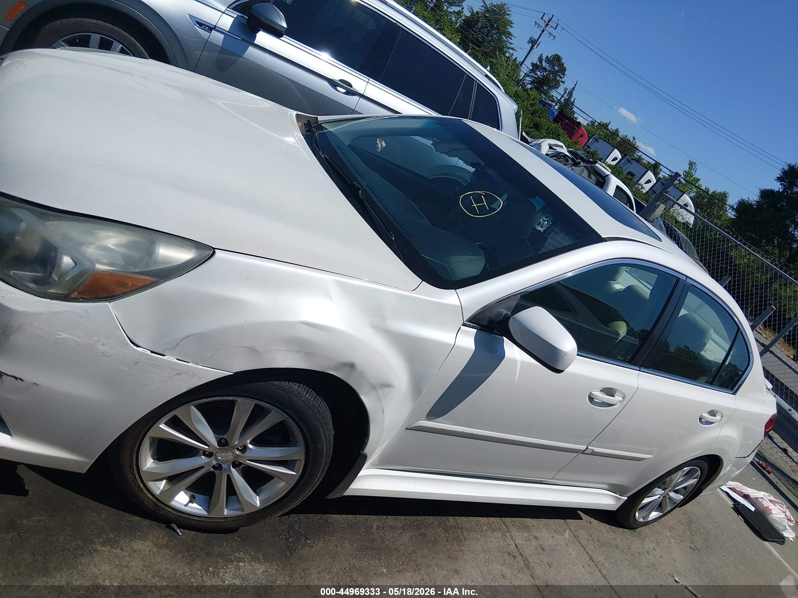 2014 Subaru Legacy 2.5i Limited Белый vin: 4S3BMCL65E3012391