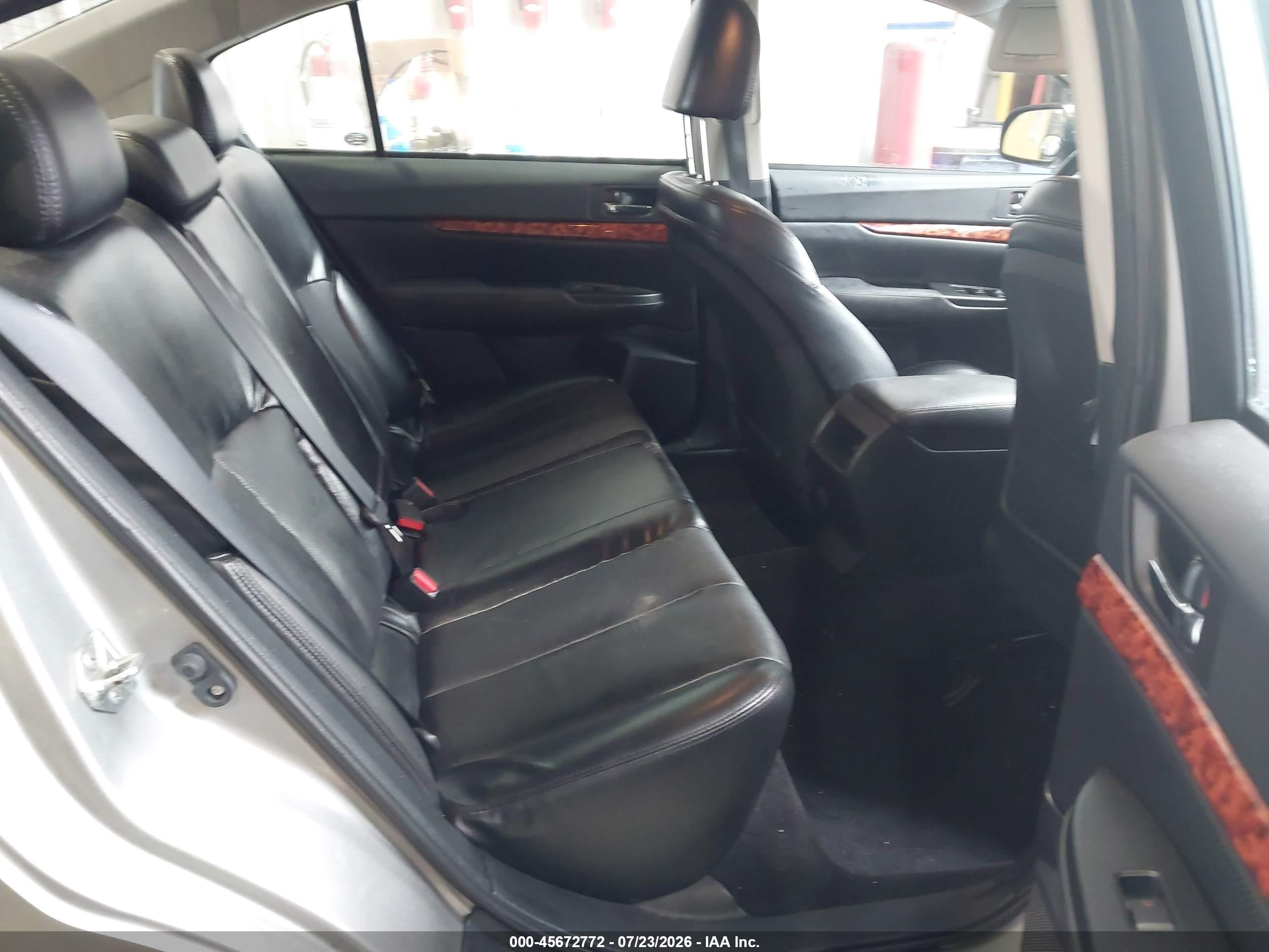 2011 Subaru Legacy 2.5i Limited Серебряный vin: 4S3BMCL69B3230314