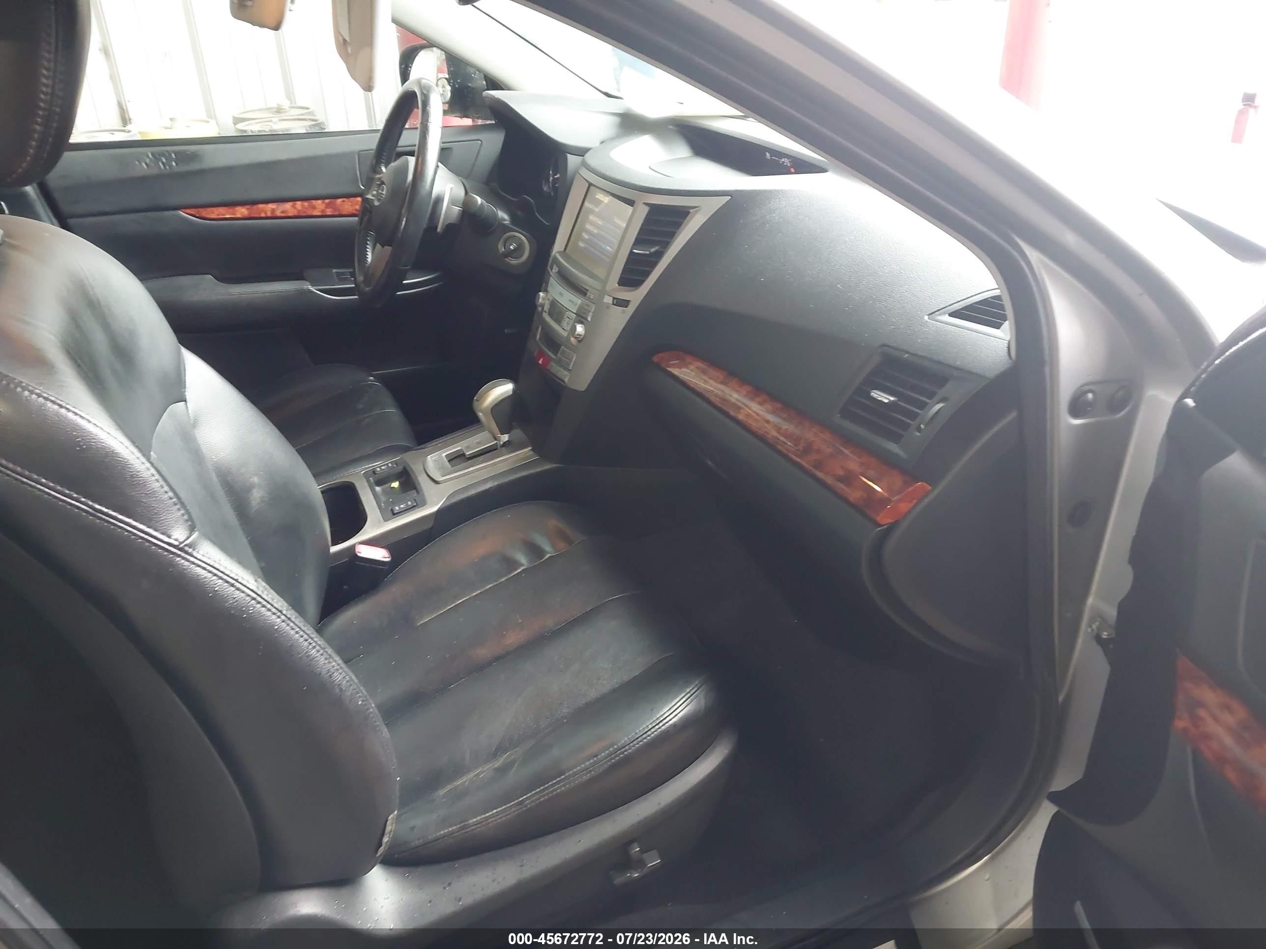 2011 Subaru Legacy 2.5i Limited Серебряный vin: 4S3BMCL69B3230314