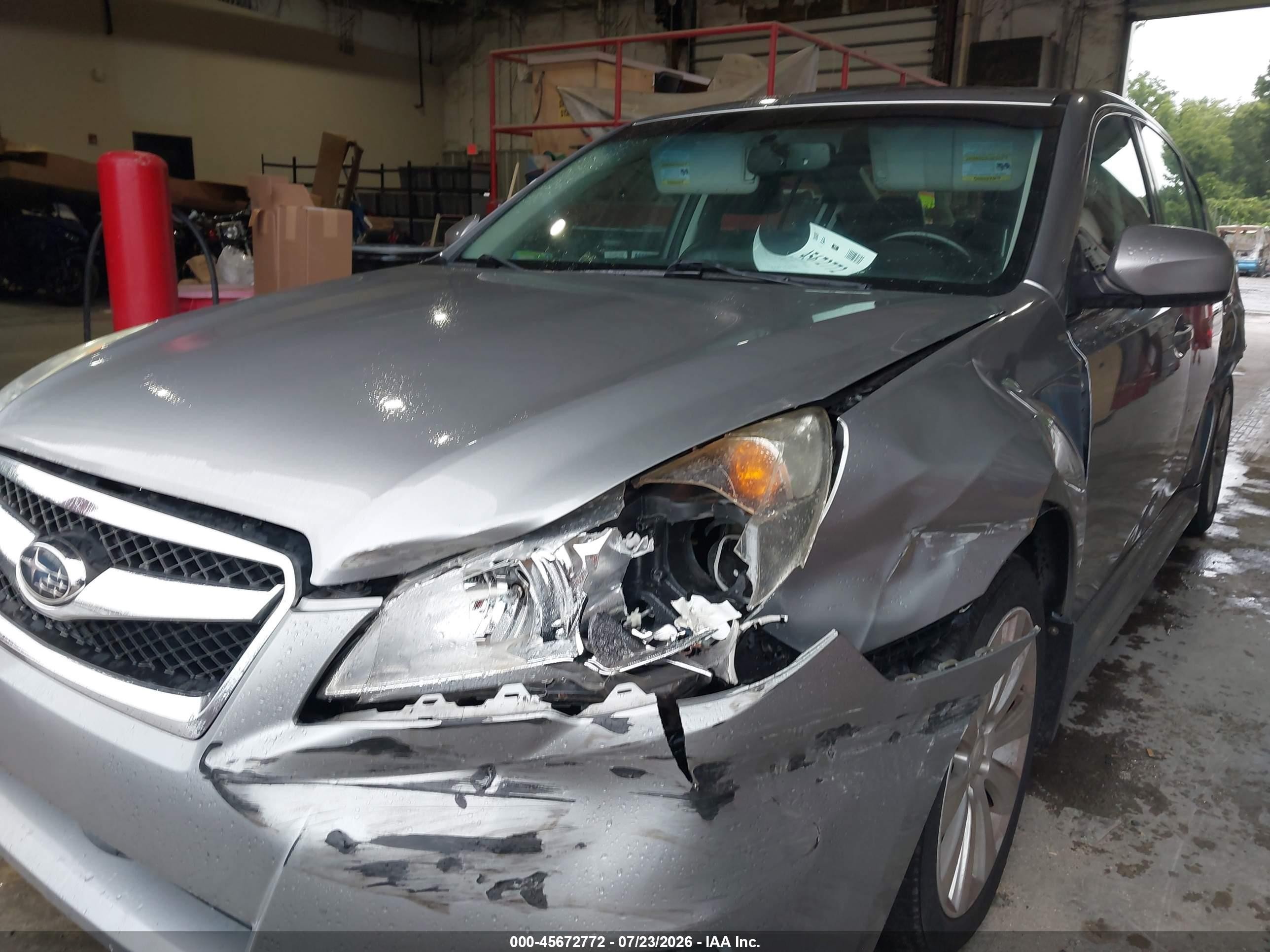 2011 Subaru Legacy 2.5i Limited Серебряный vin: 4S3BMCL69B3230314