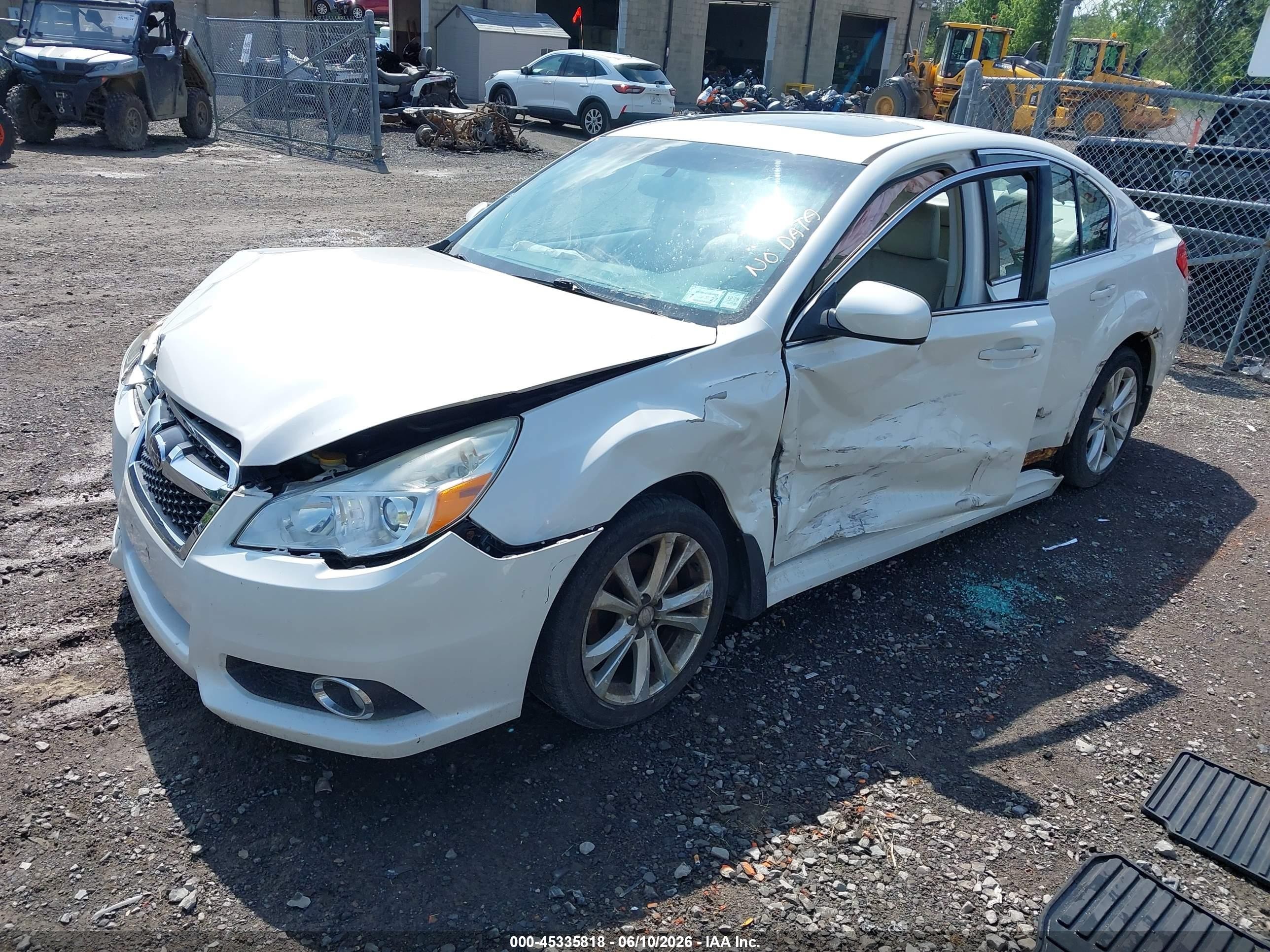2014 Subaru Legacy 2.5i Limited White vin: 4S3BMCM69E3015437
