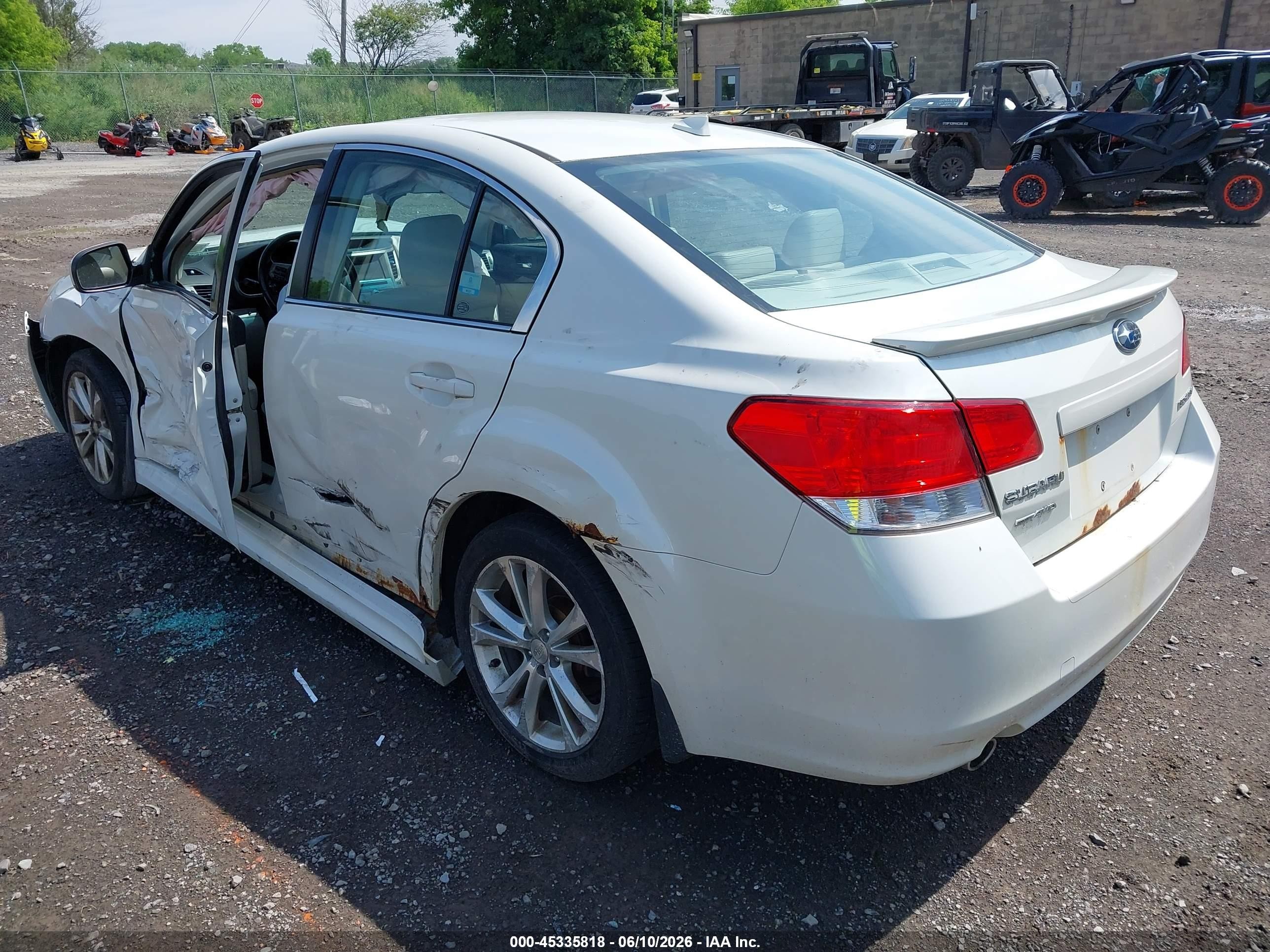 2014 Subaru Legacy 2.5i Limited White vin: 4S3BMCM69E3015437