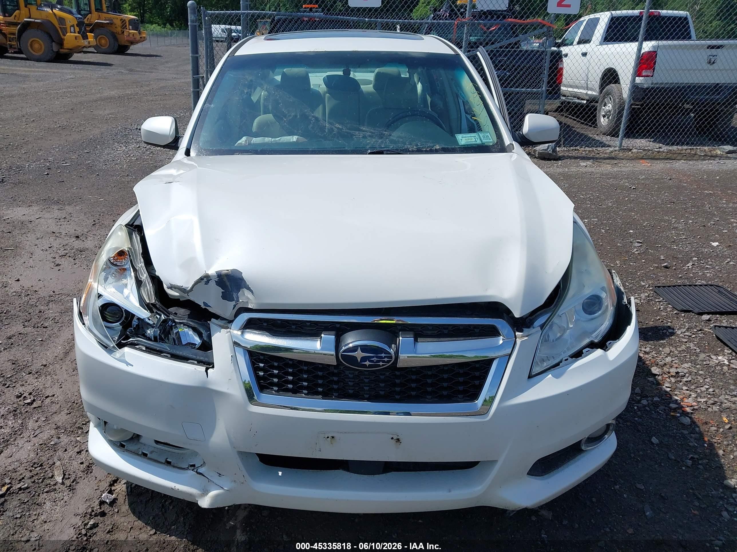 2014 Subaru Legacy 2.5i Limited White vin: 4S3BMCM69E3015437