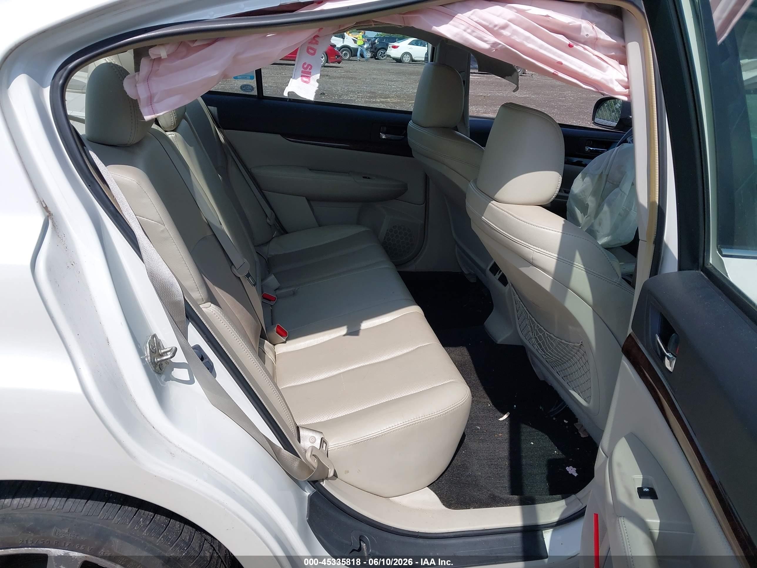 2014 Subaru Legacy 2.5i Limited White vin: 4S3BMCM69E3015437