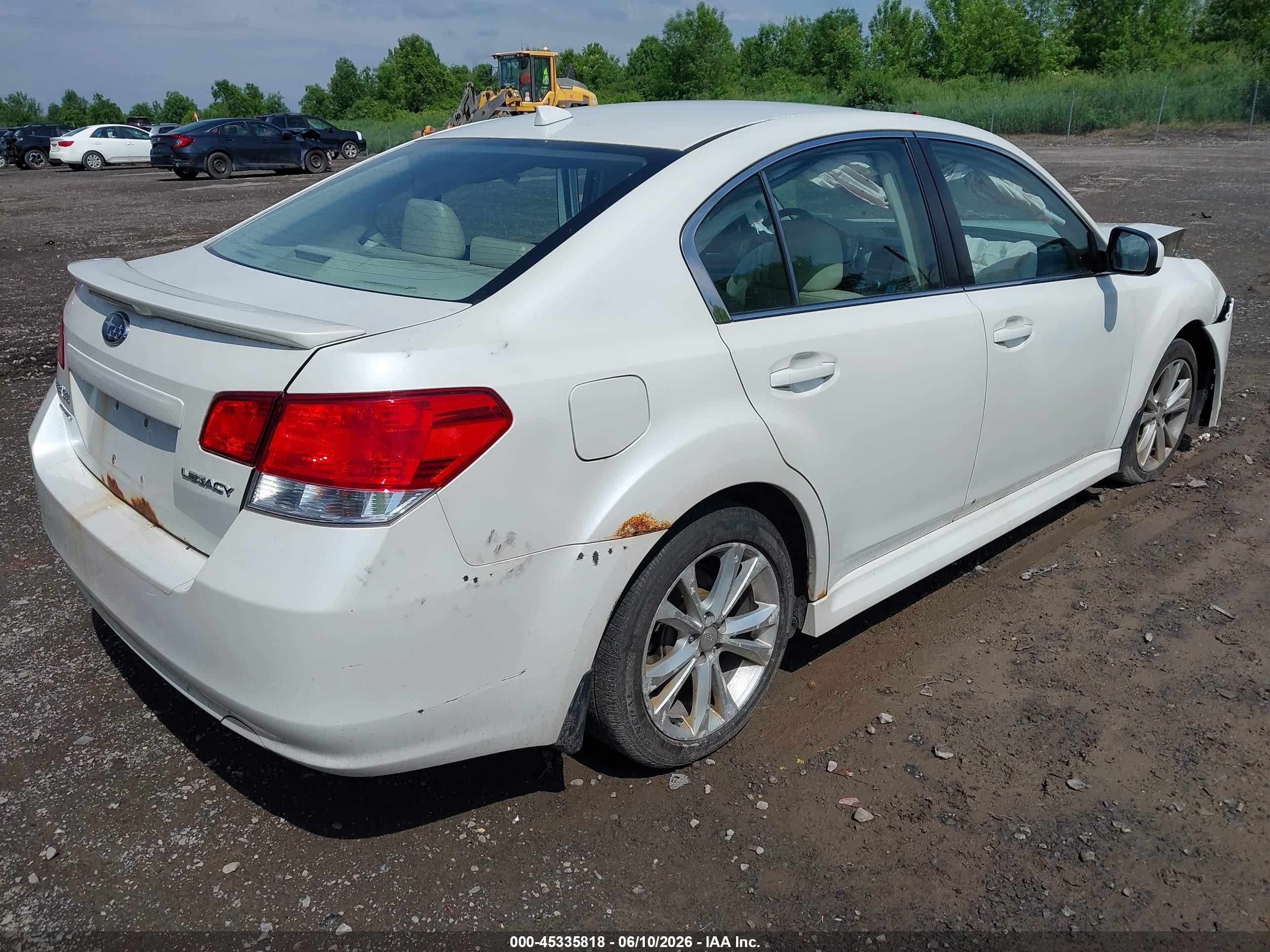 2014 Subaru Legacy 2.5i Limited White vin: 4S3BMCM69E3015437