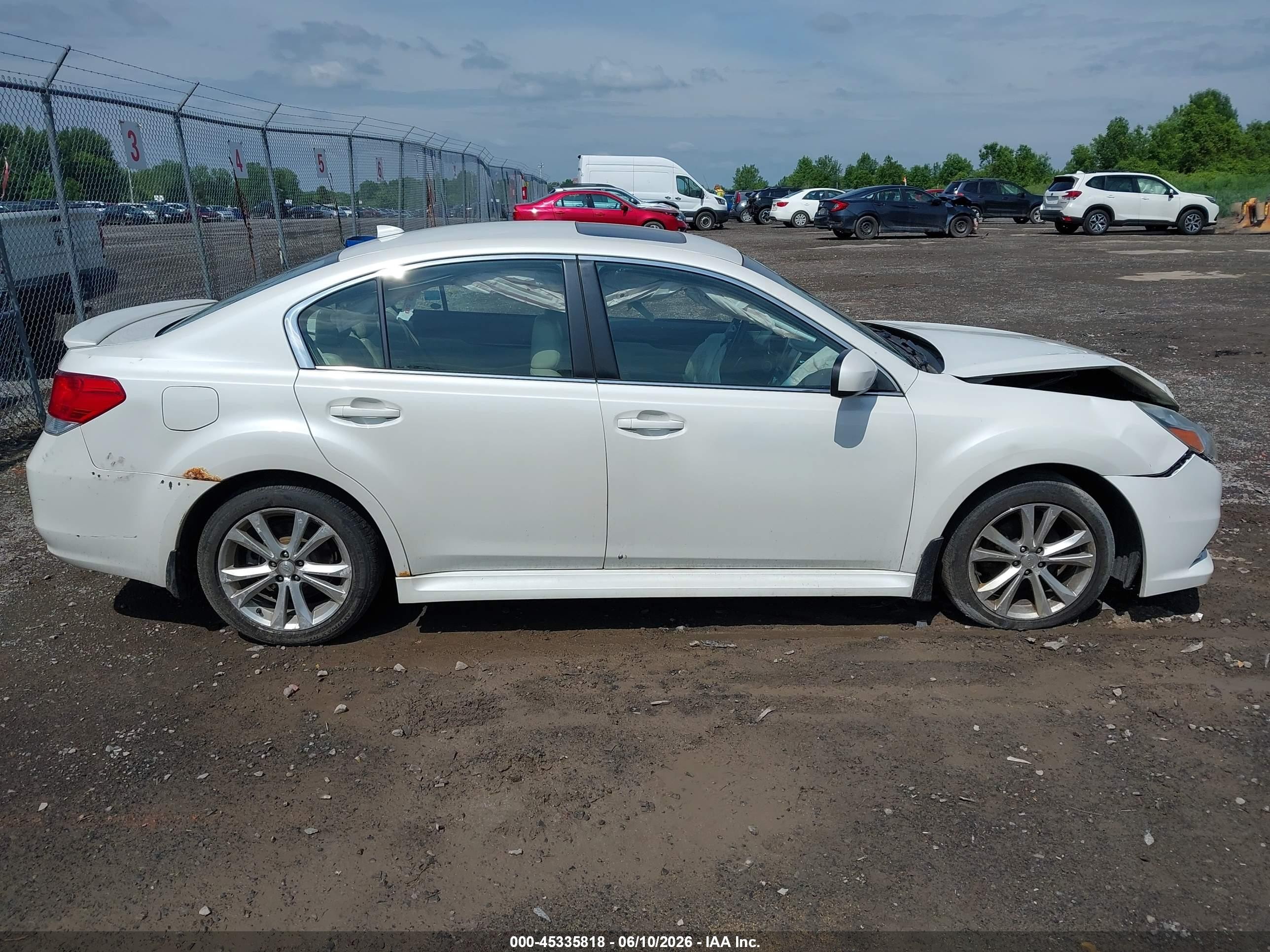 2014 Subaru Legacy 2.5i Limited White vin: 4S3BMCM69E3015437