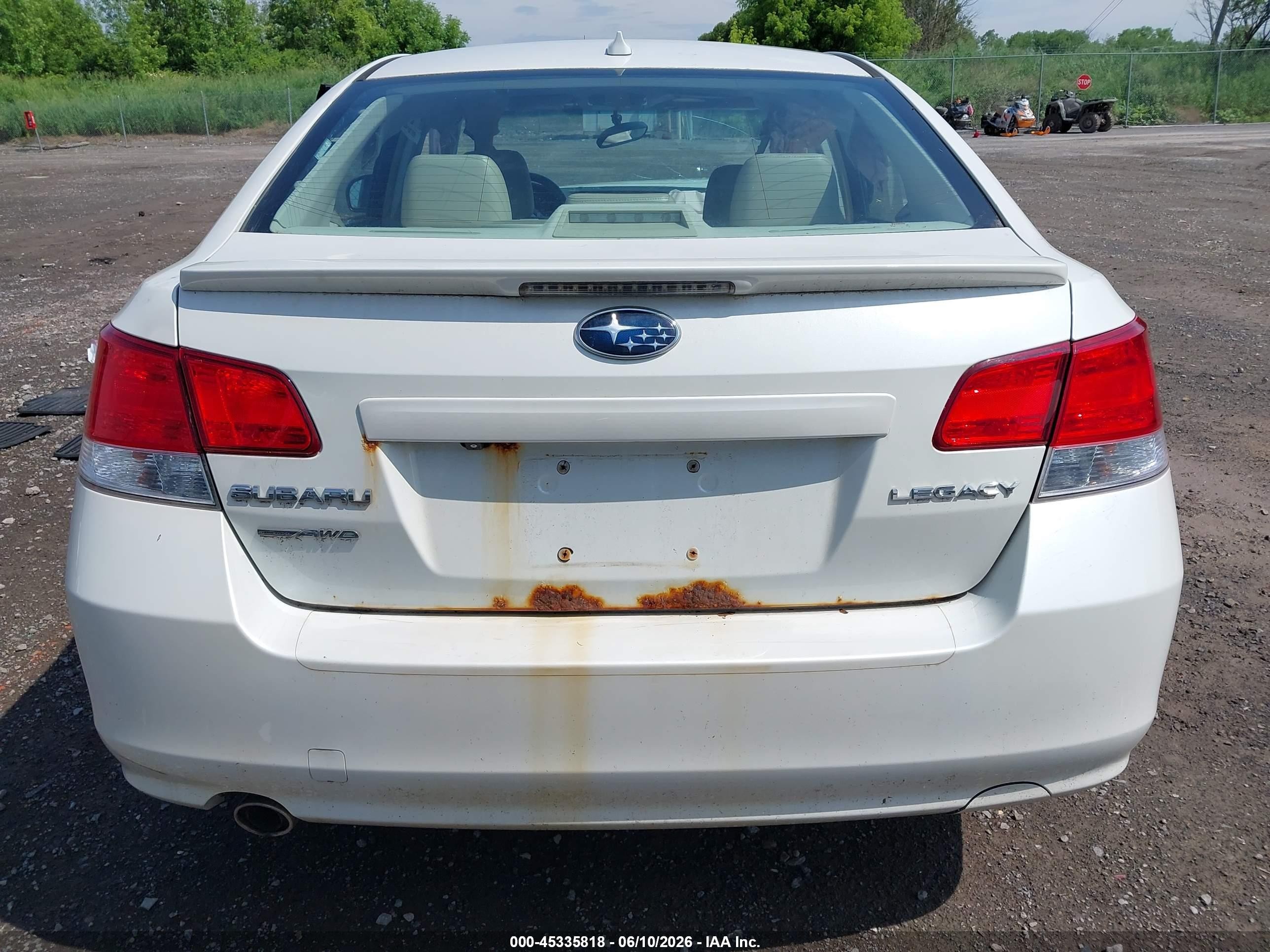 2014 Subaru Legacy 2.5i Limited White vin: 4S3BMCM69E3015437