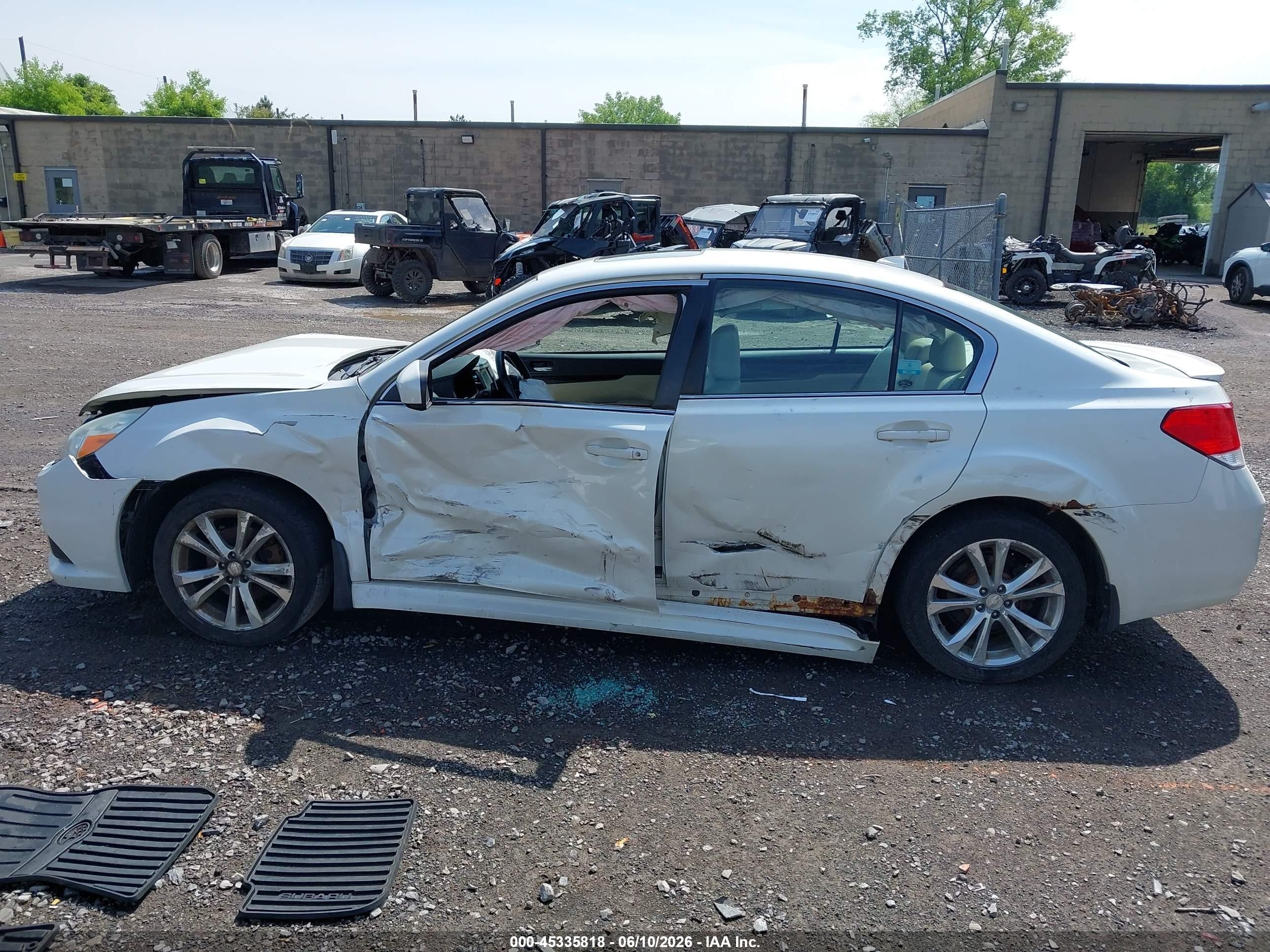 2014 Subaru Legacy 2.5i Limited White vin: 4S3BMCM69E3015437