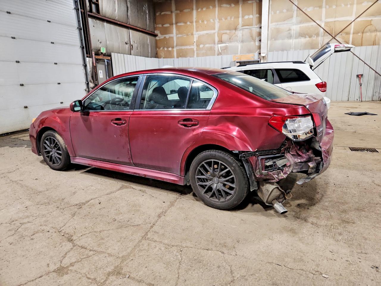 2011 Subaru Legacy 3.6r Red vin: 4S3BMDA67B2243044