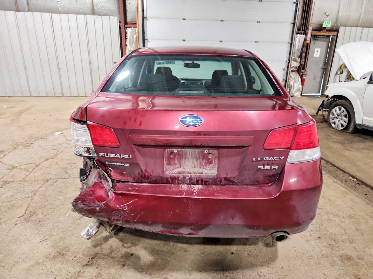 2011 Subaru Legacy 3.6r Red vin: 4S3BMDA67B2243044