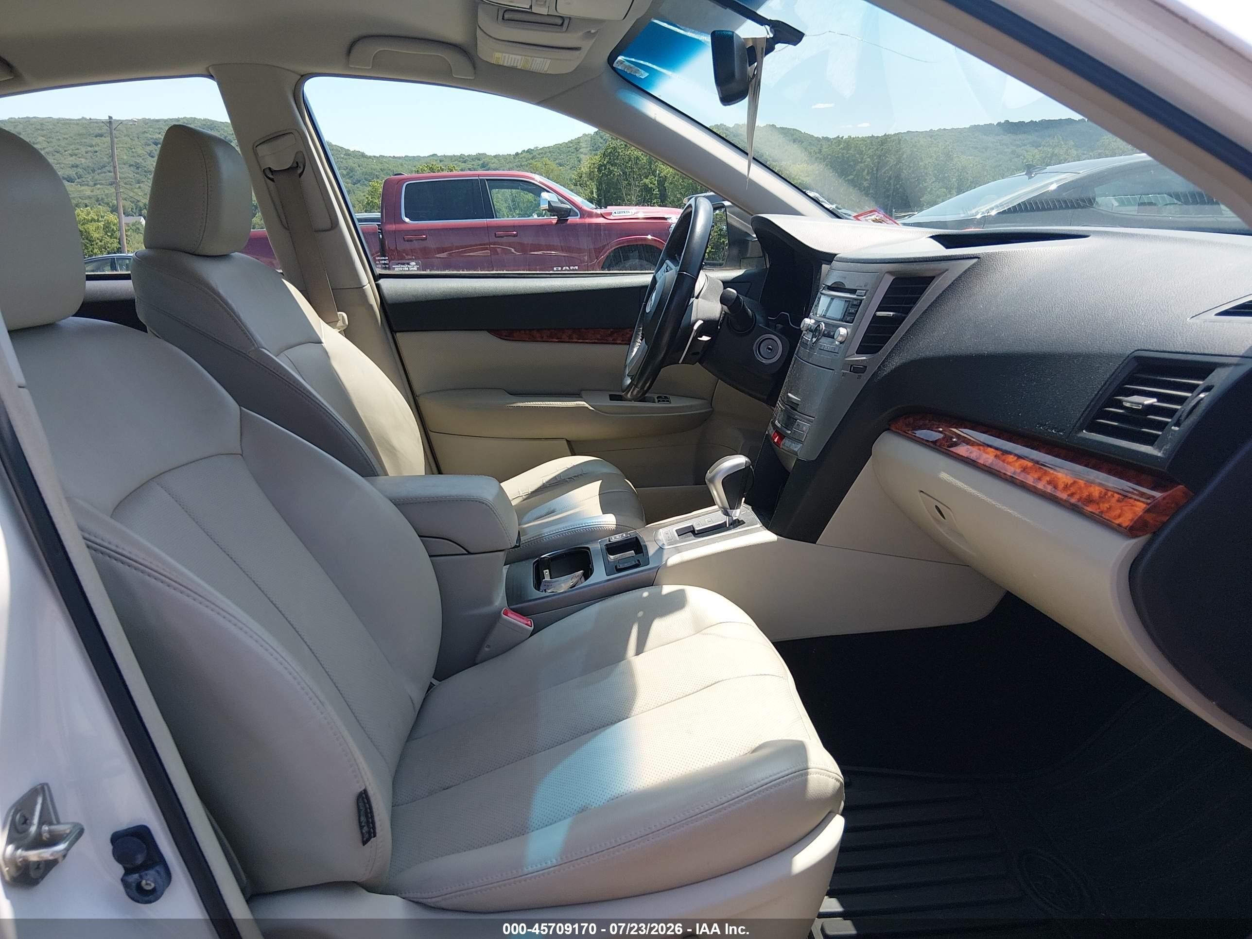 2011 Subaru Legacy 3.6r Limited Белый vin: 4S3BMDJ64B2224600