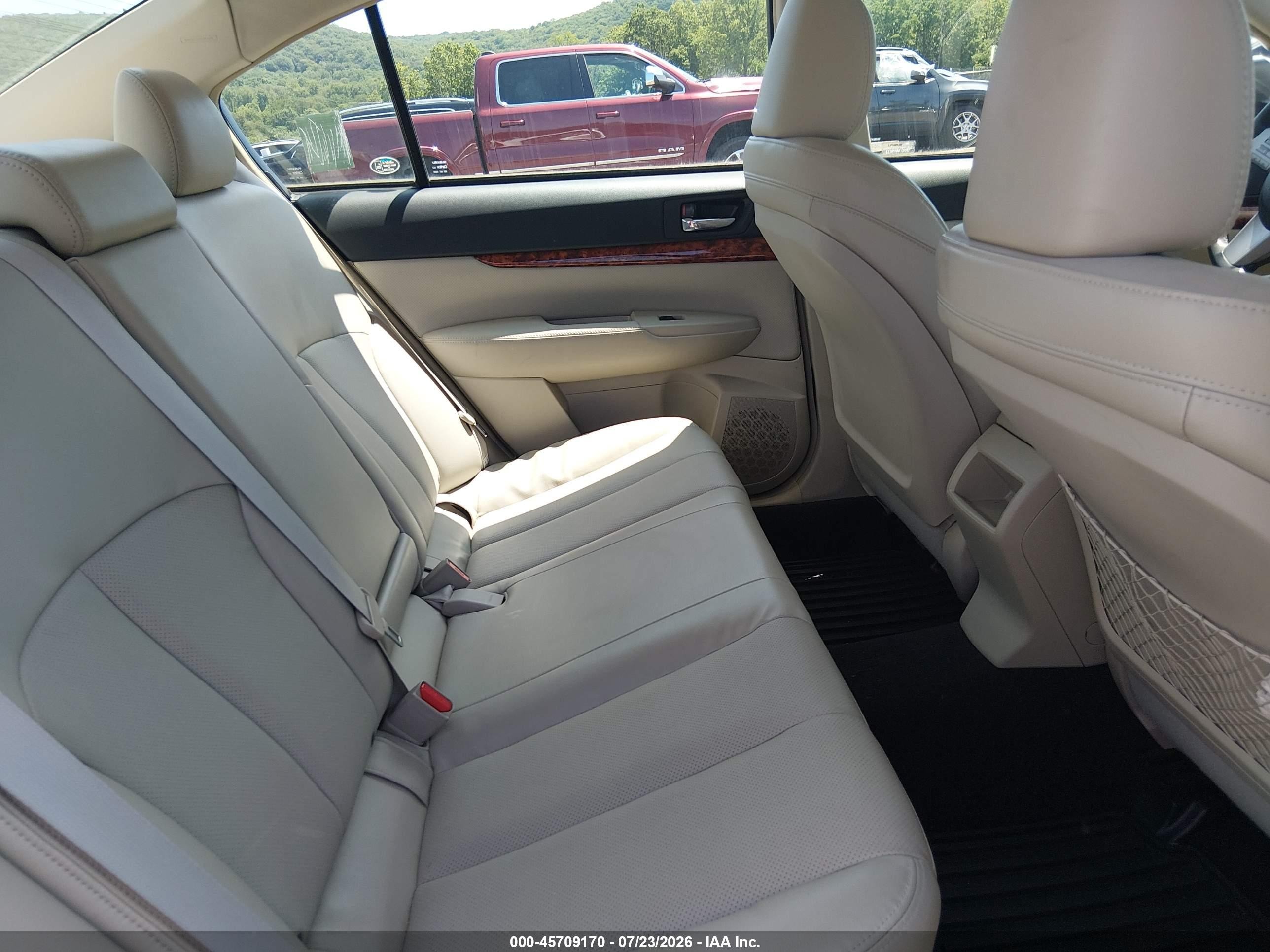 2011 Subaru Legacy 3.6r Limited Белый vin: 4S3BMDJ64B2224600