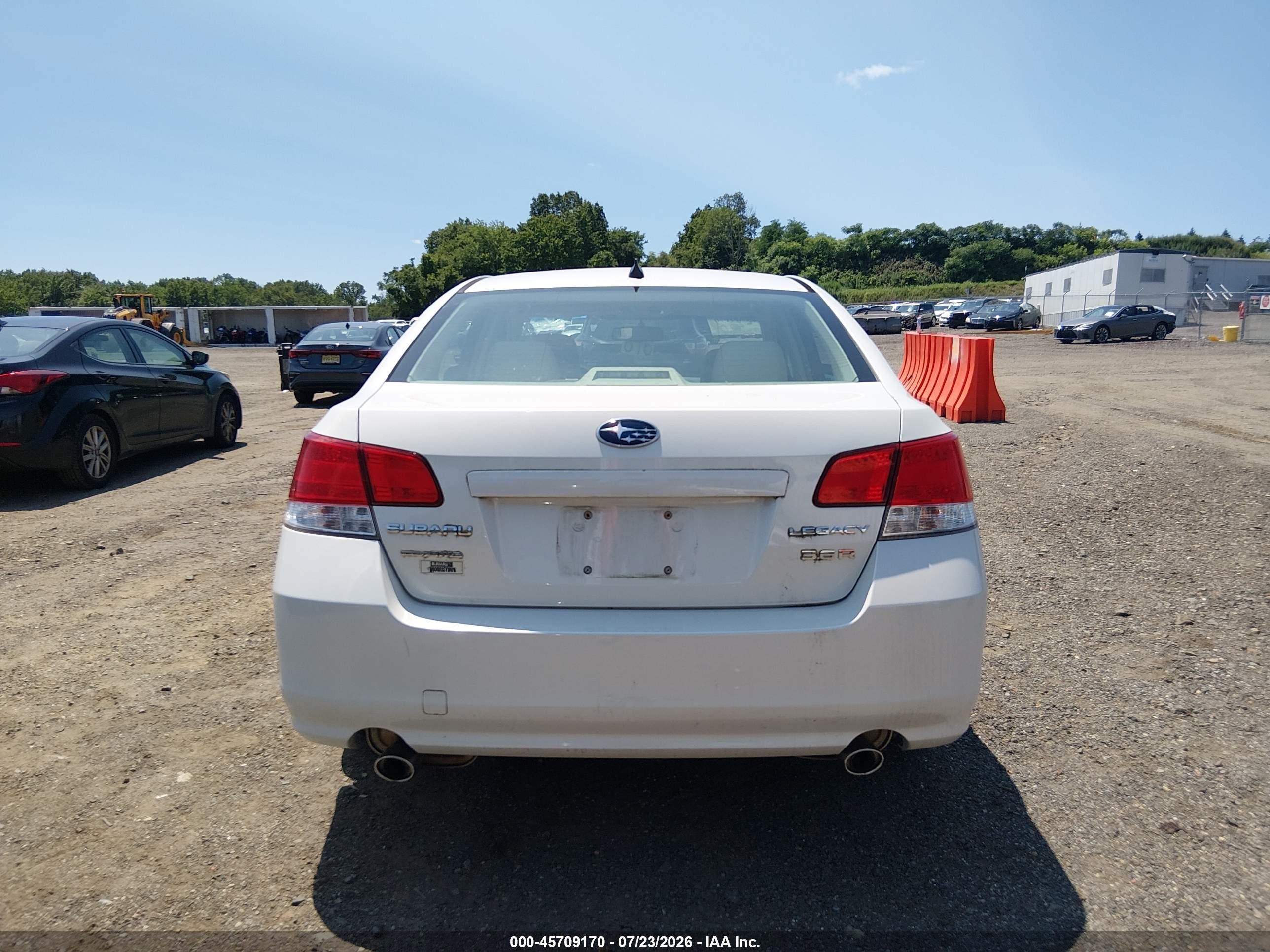 2011 Subaru Legacy 3.6r Limited Белый vin: 4S3BMDJ64B2224600