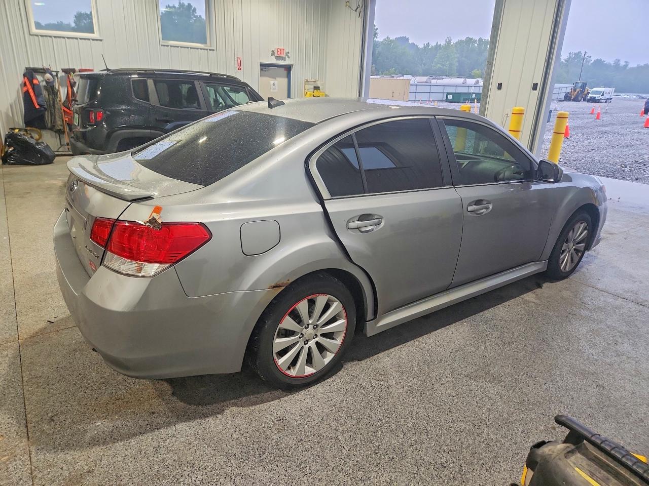 2011 Subaru Legacy 3.6r Limited Silver vin: 4S3BMDJ6XB2214959