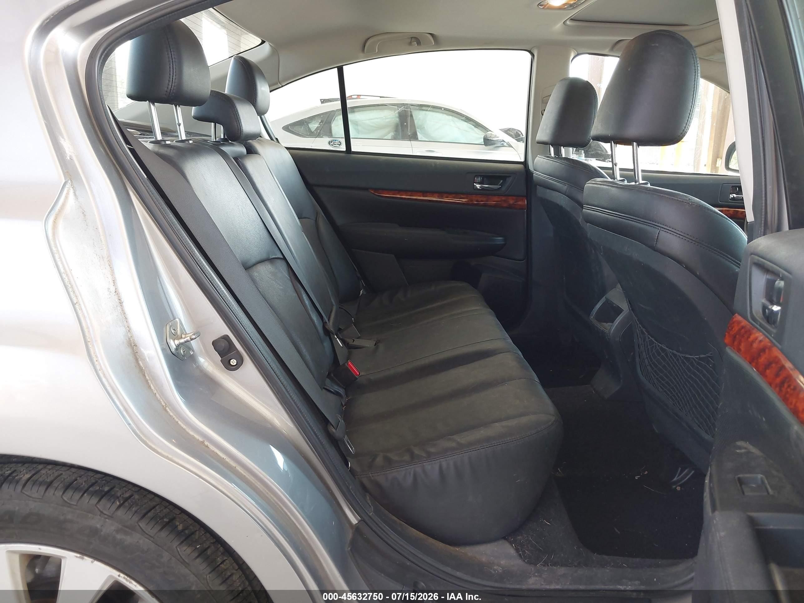 2011 Subaru Legacy 3.6r Limited Серебряный vin: 4S3BMDK61B2227047