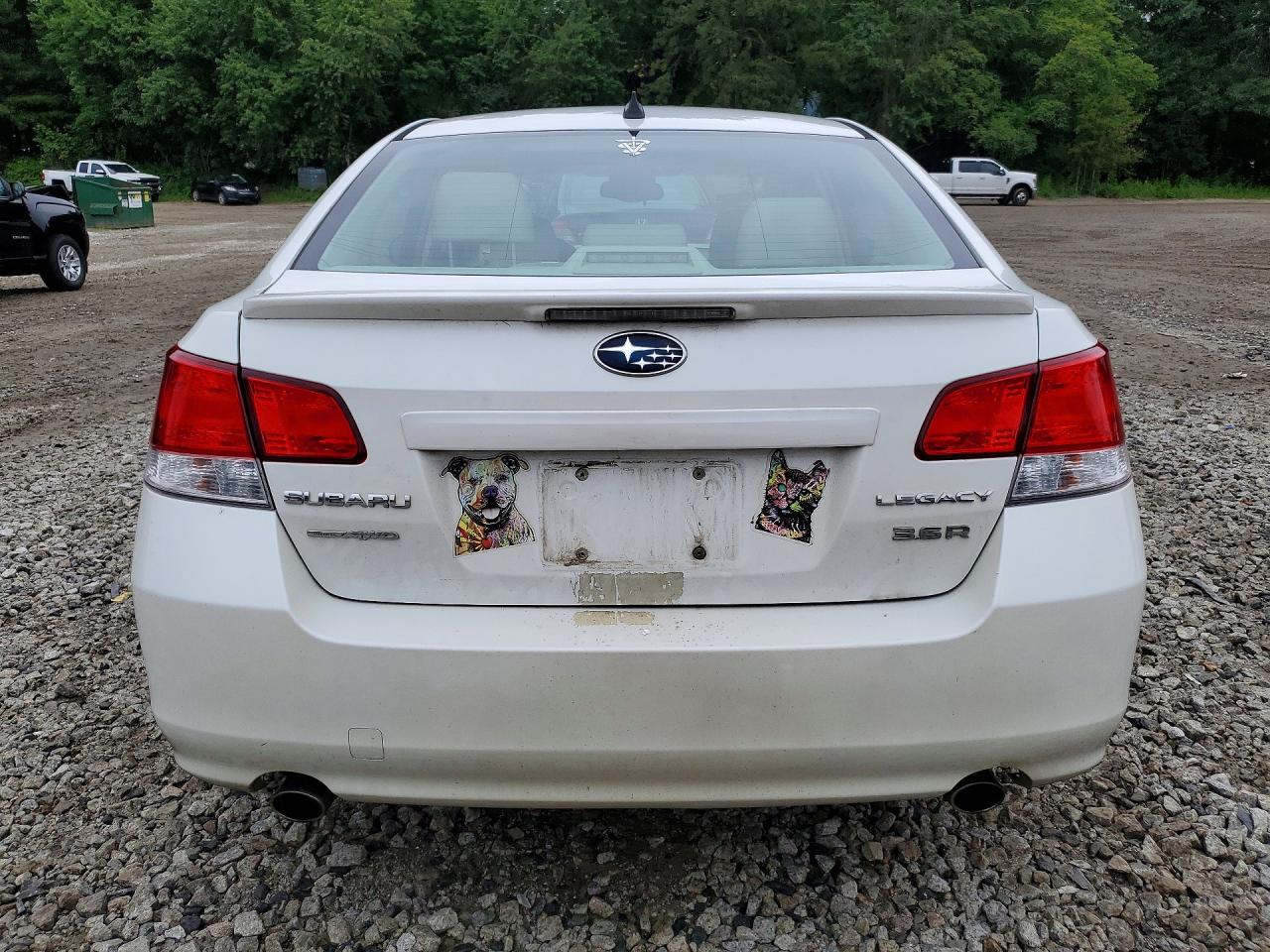 2012 Subaru Legacy 3.6r Limited White vin: 4S3BMDK63C2020192