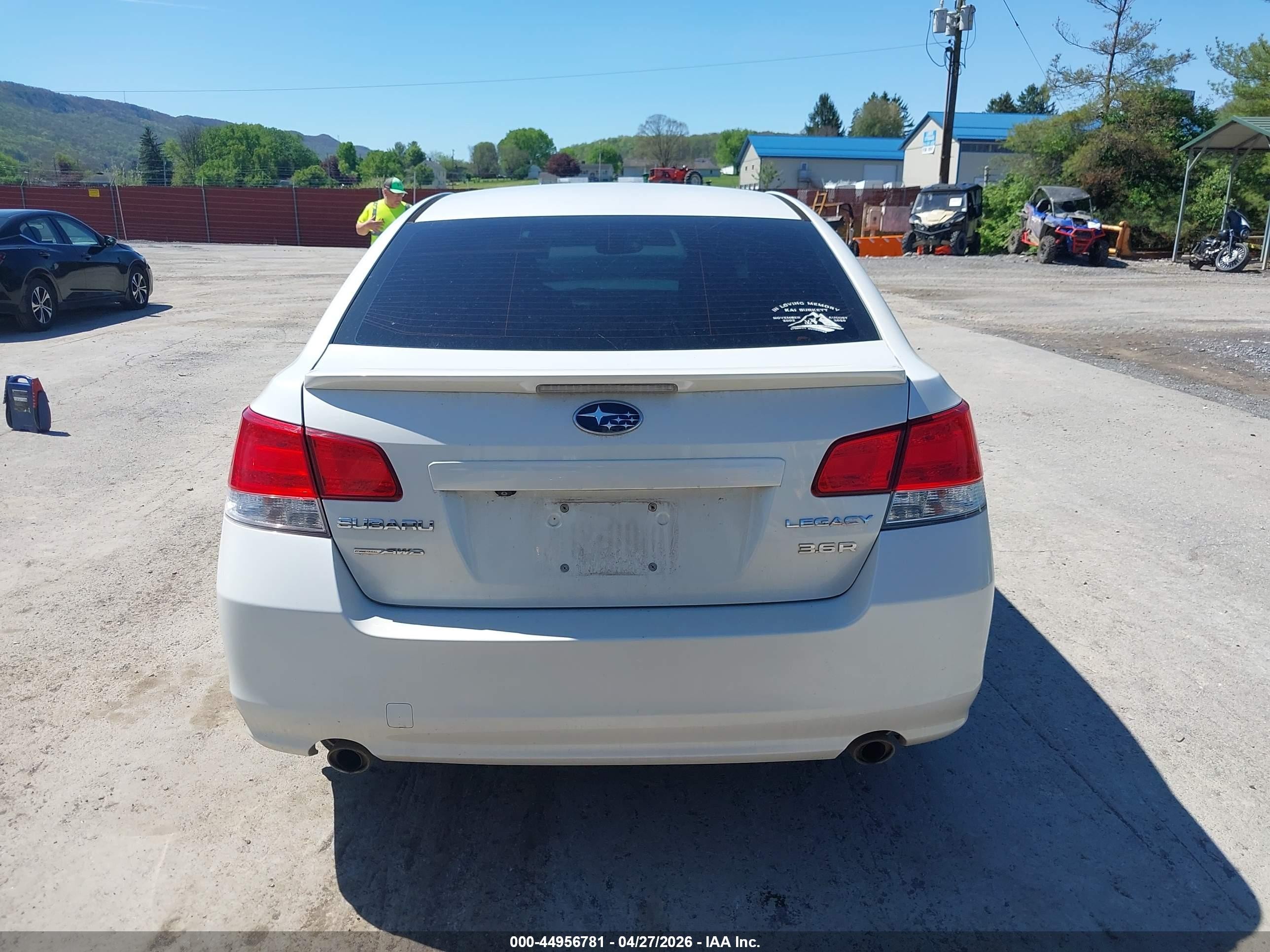 2010 Subaru Legacy 3.6r Limited White vin: 4S3BMDL67A2225896