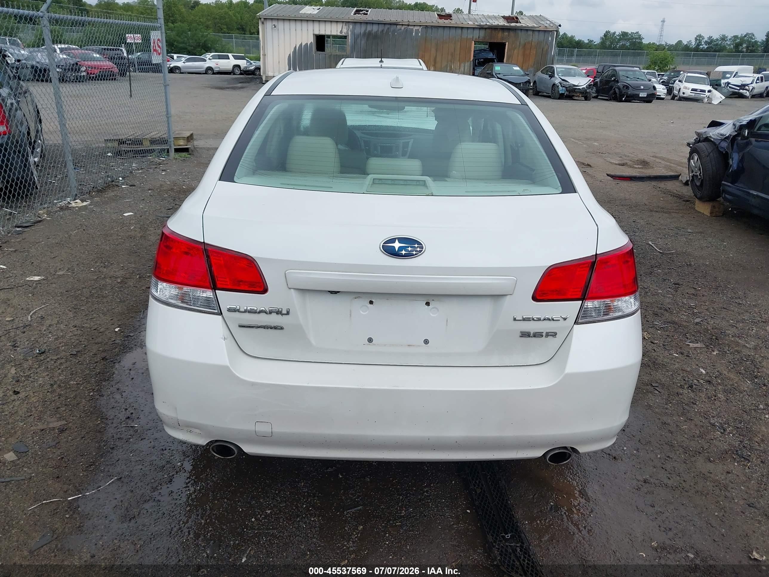2014 Subaru Legacy 3.6r Limited Белый vin: 4S3BMDL67E2011402