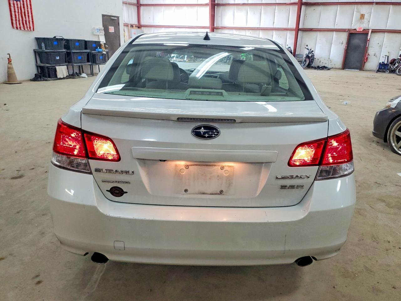2011 Subaru Legacy 3.6r Limited White vin: 4S3BMDL6XB2214005