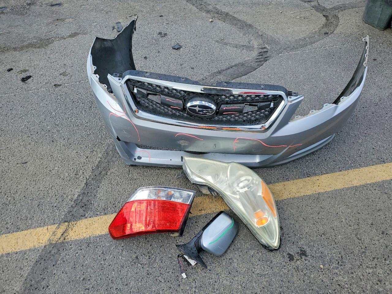 2012 Subaru Legacy 3.6r Limited Серебряный vin: 4S3BMEK66C2014733