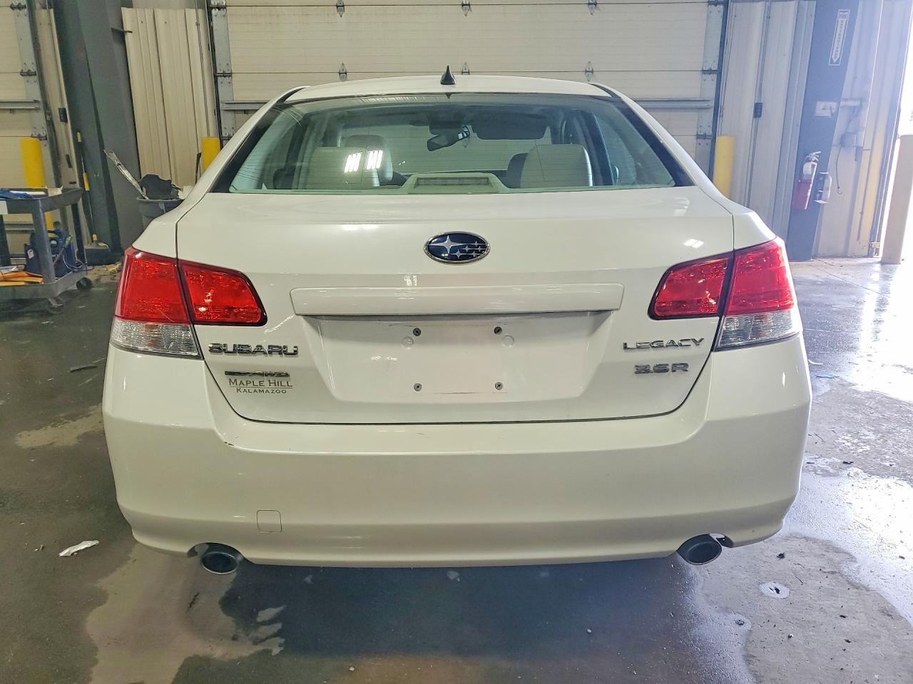 2011 Subaru Legacy 3.6r Limited White vin: 4S3BMEK68B2227262