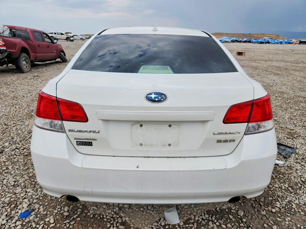 2013 Subaru Legacy 3.6r Limited White vin: 4S3BMEK68D2009132