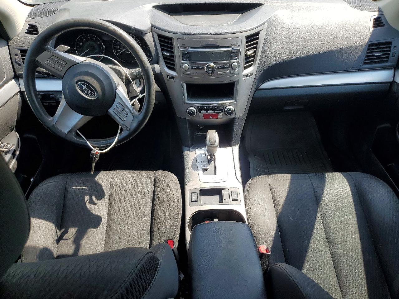2010 Subaru Legacy 2.5i Silver vin: 4S3BMGA65A3232098