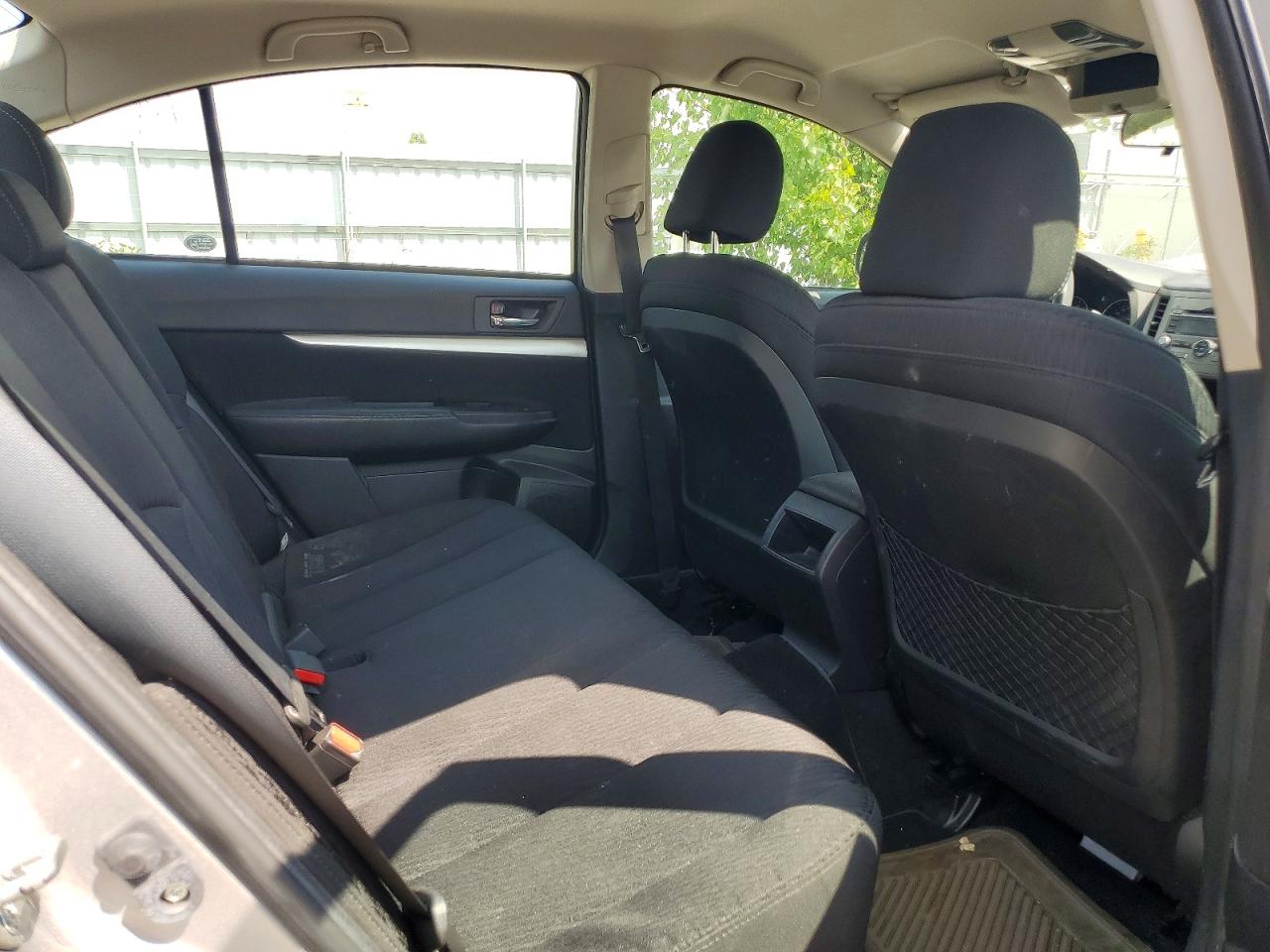 2010 Subaru Legacy 2.5i Silver vin: 4S3BMGA65A3232098