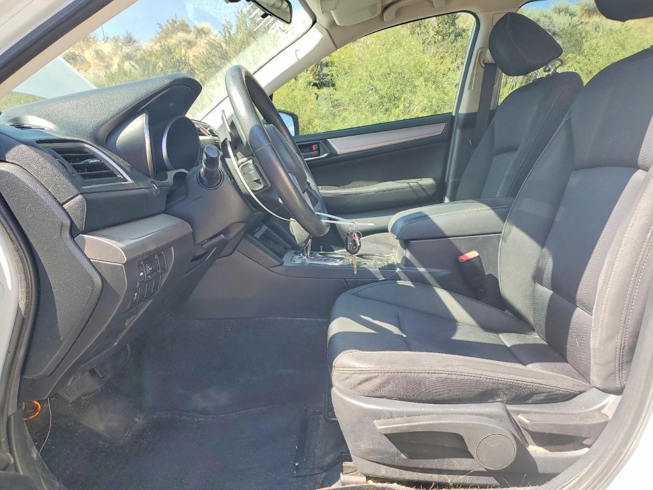 2015 Subaru Legacy 2.5i Белый vin: 4S3BNAA60F3008657