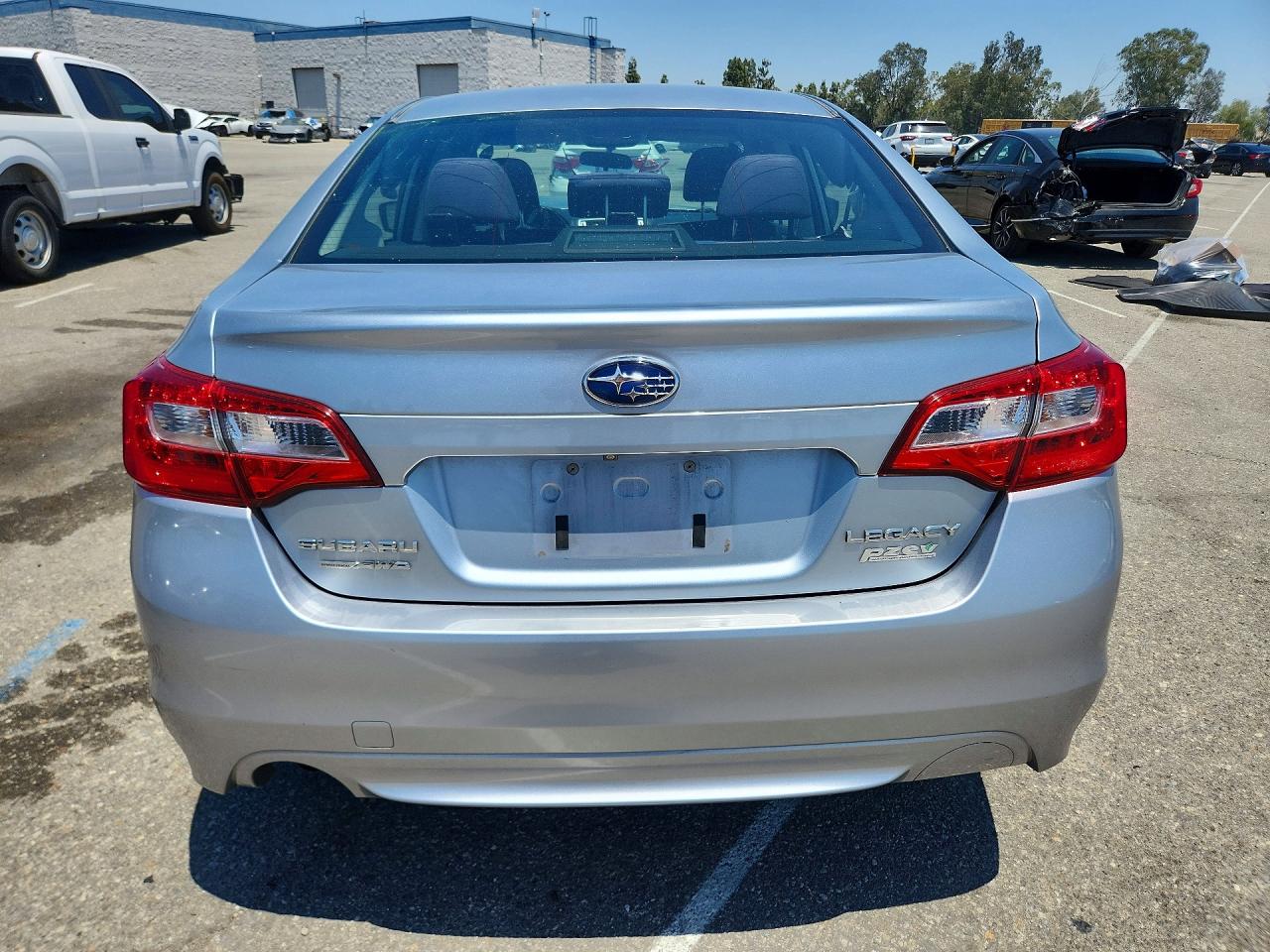 2015 Subaru Legacy 2.5i Silver vin: 4S3BNAA60F3017634