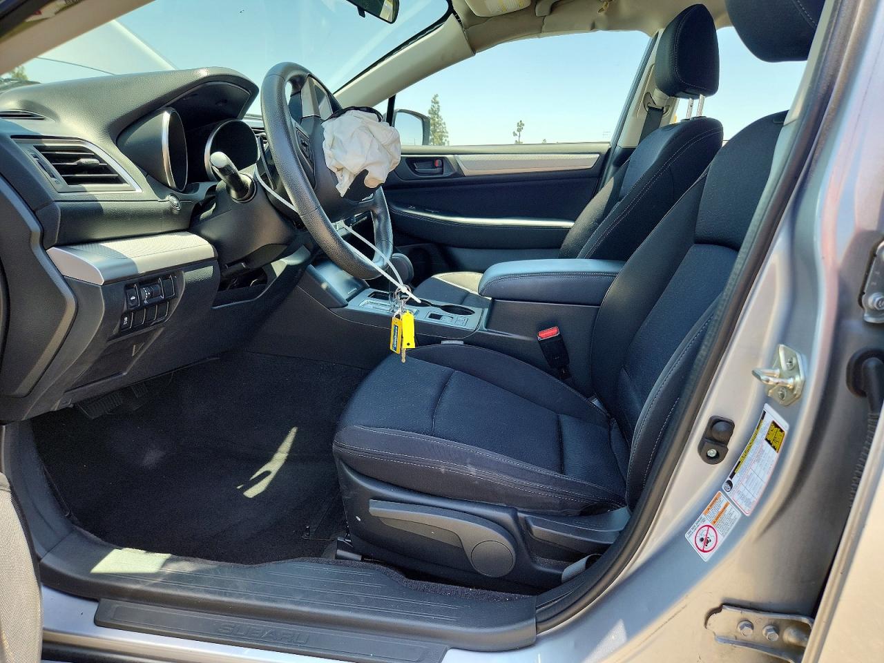2015 Subaru Legacy 2.5i Silver vin: 4S3BNAA60F3017634