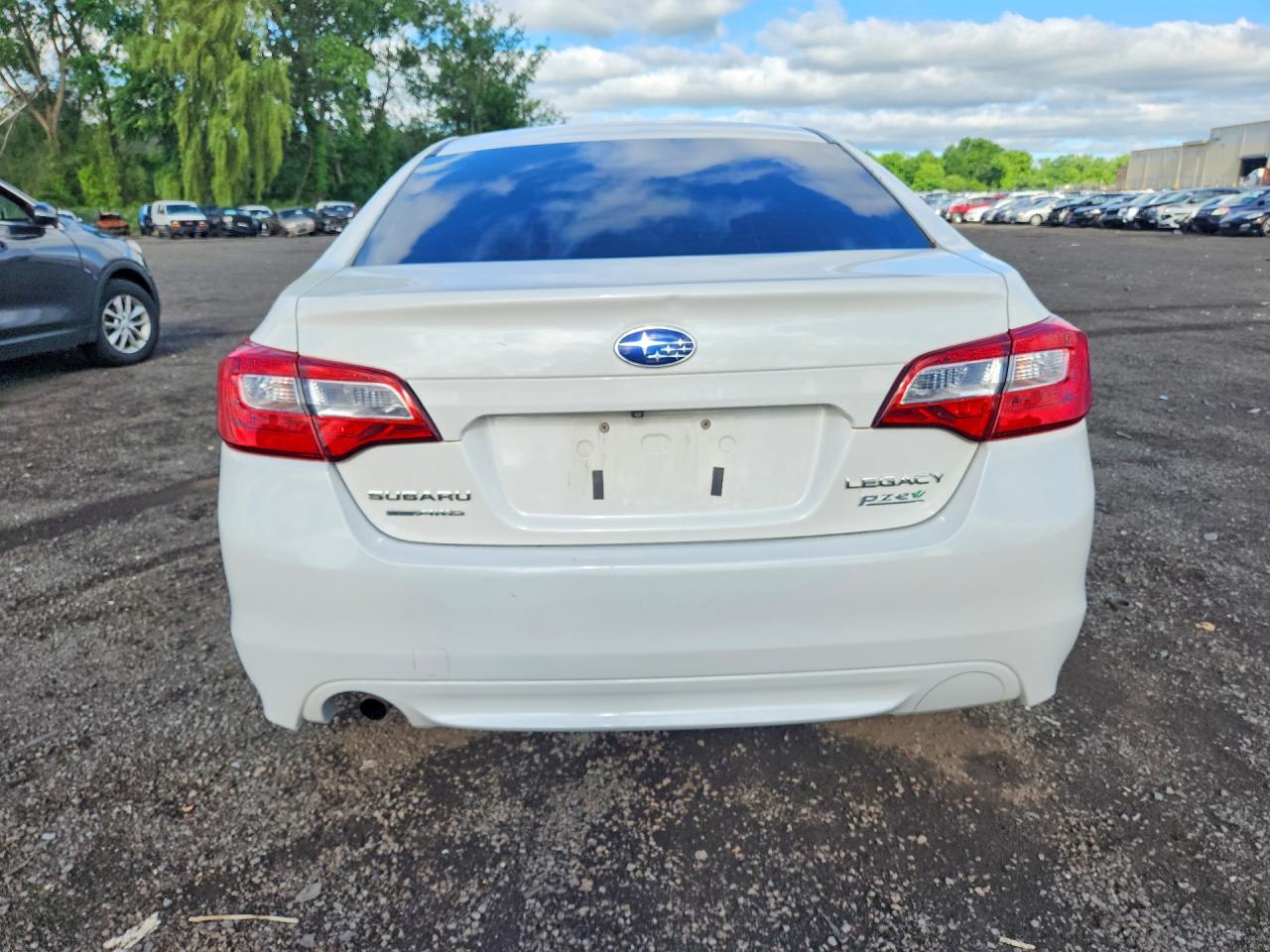 2015 Subaru Legacy 2.5i White vin: 4S3BNAA64F3050880
