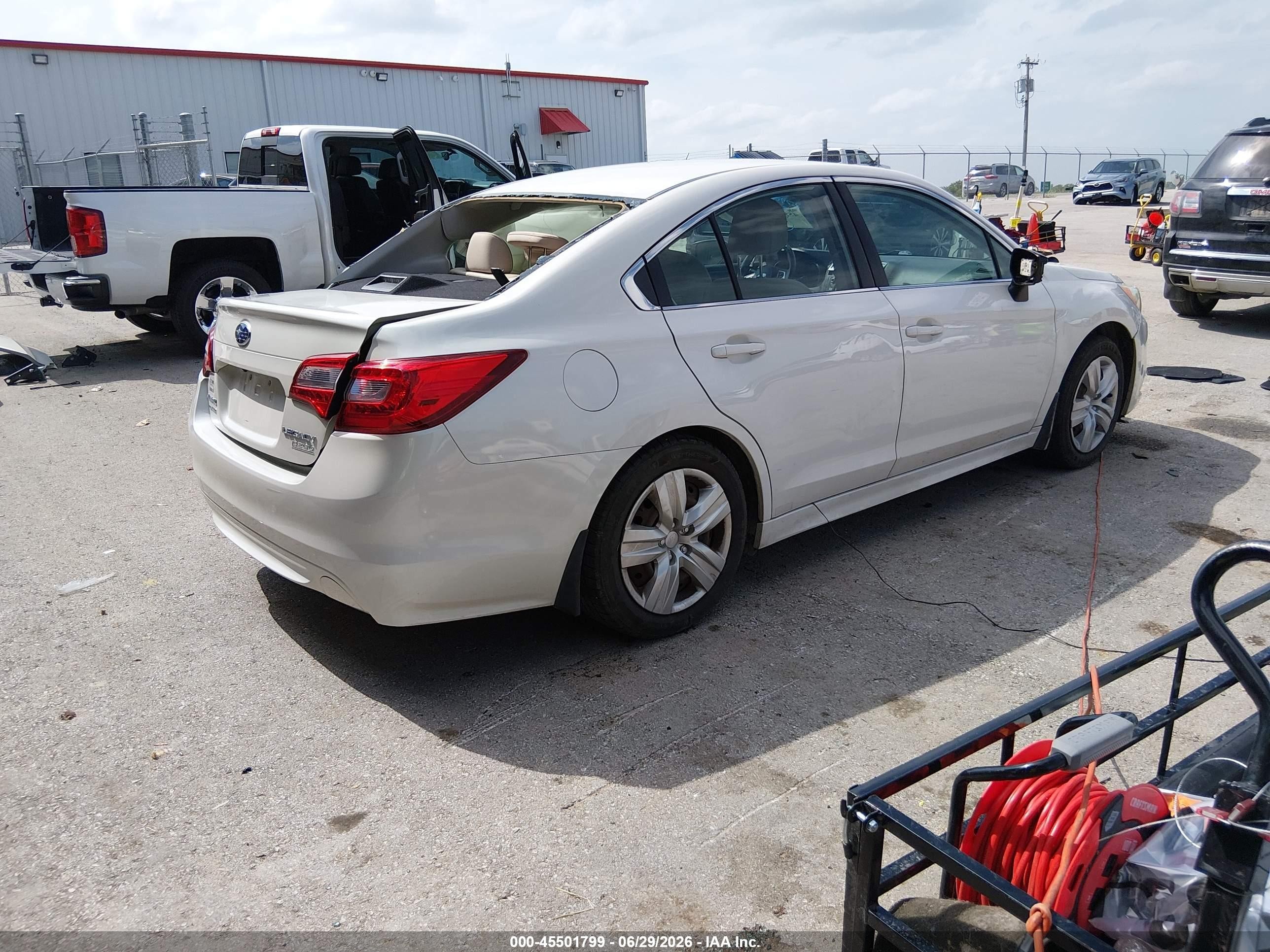 2015 Subaru Legacy 2.5i White vin: 4S3BNAA66F3070807