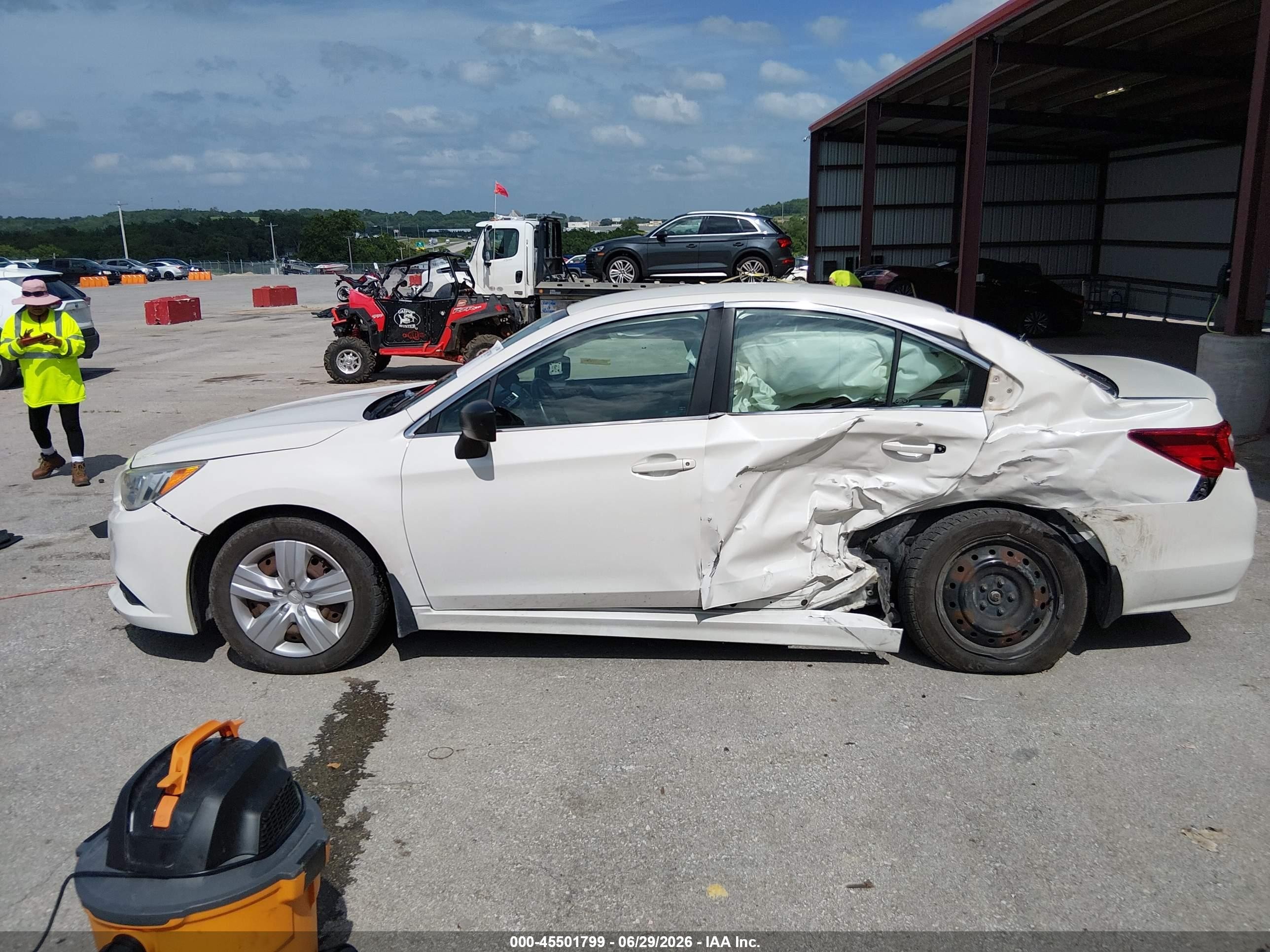 2015 Subaru Legacy 2.5i White vin: 4S3BNAA66F3070807