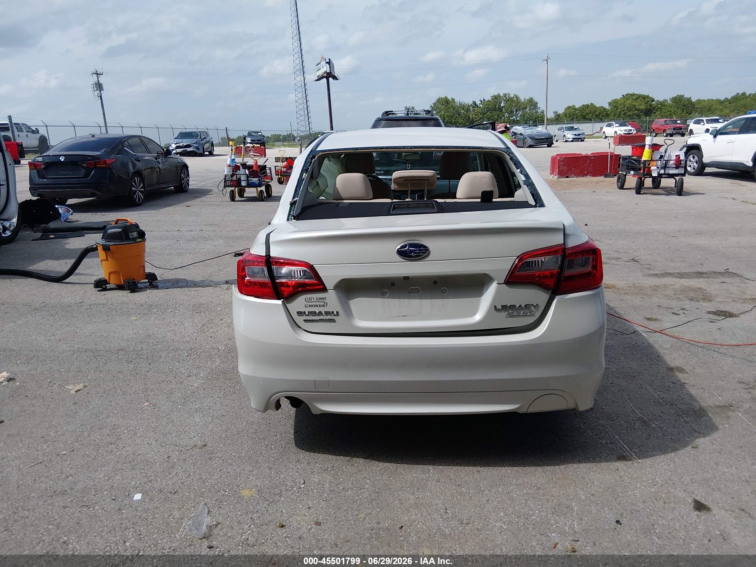 2015 Subaru Legacy 2.5i White vin: 4S3BNAA66F3070807